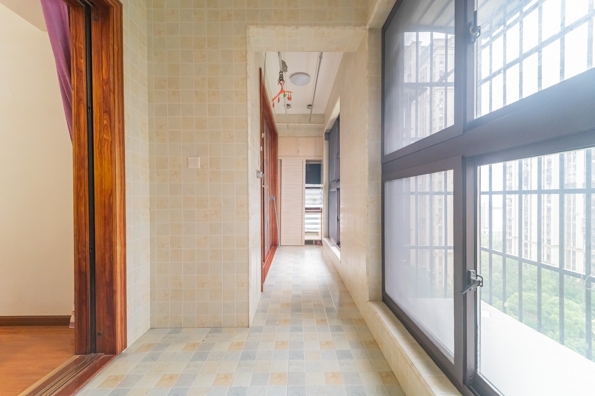 星湖湾一期高层 4室2厅2卫 112.8万 星湖湾一期高层 4室2厅2卫 112.8万阳台