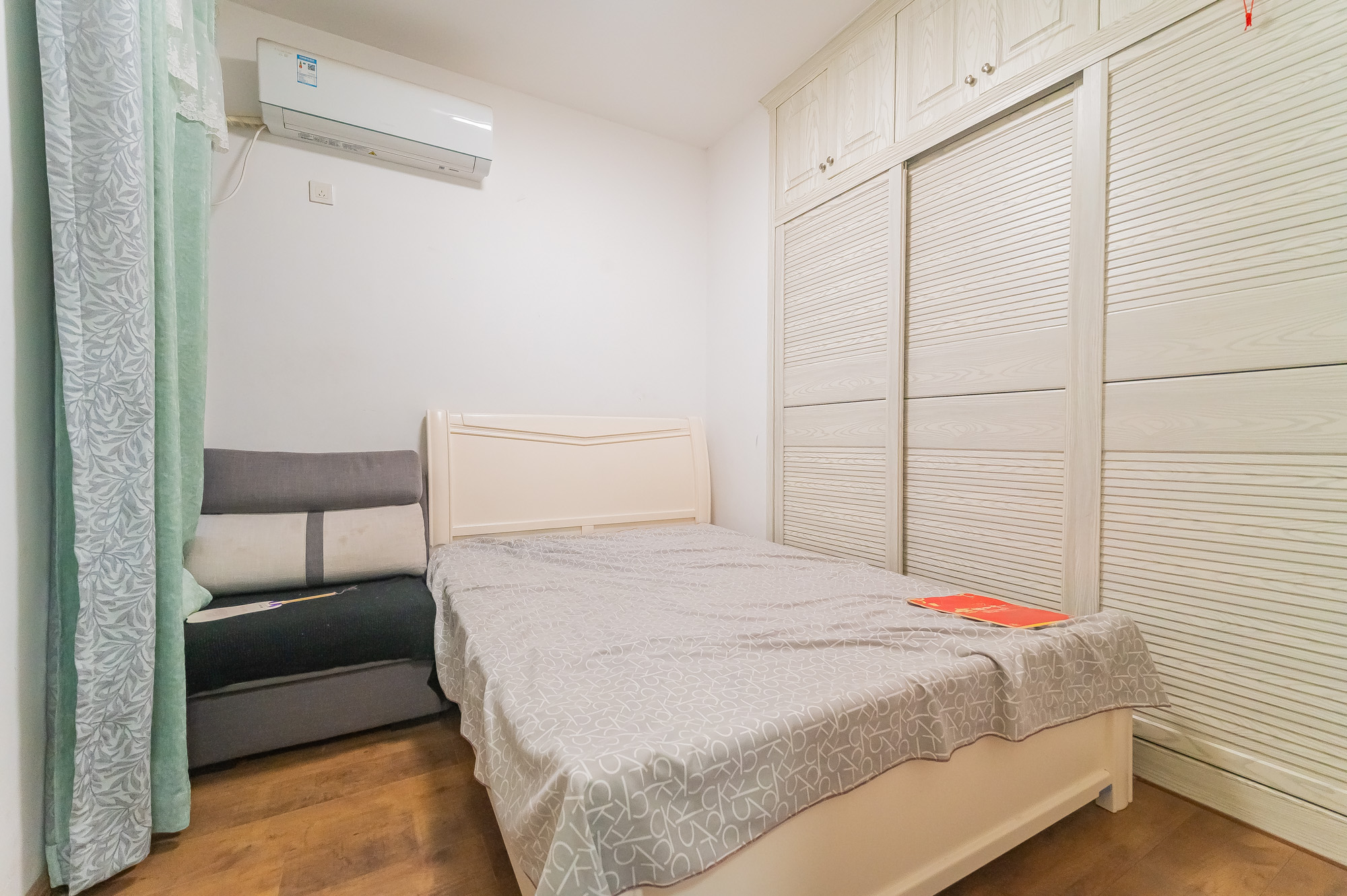 国泰九龙湾 3室2厅1卫 72.8万 国泰九龙湾 3室2厅1卫 72.8万卧室