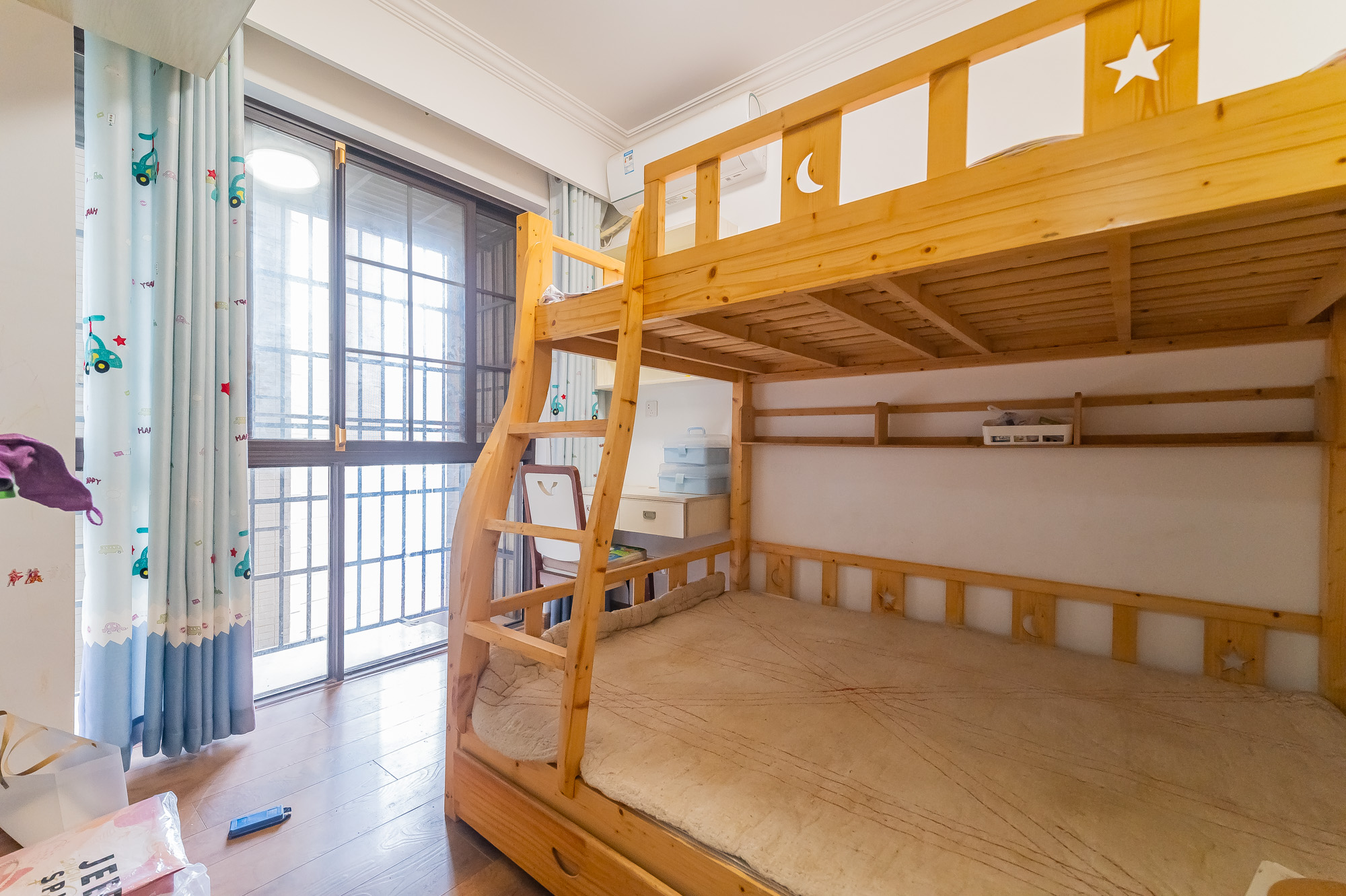 国泰九龙湾 3室2厅1卫 72.8万 国泰九龙湾 3室2厅1卫 72.8万卧室