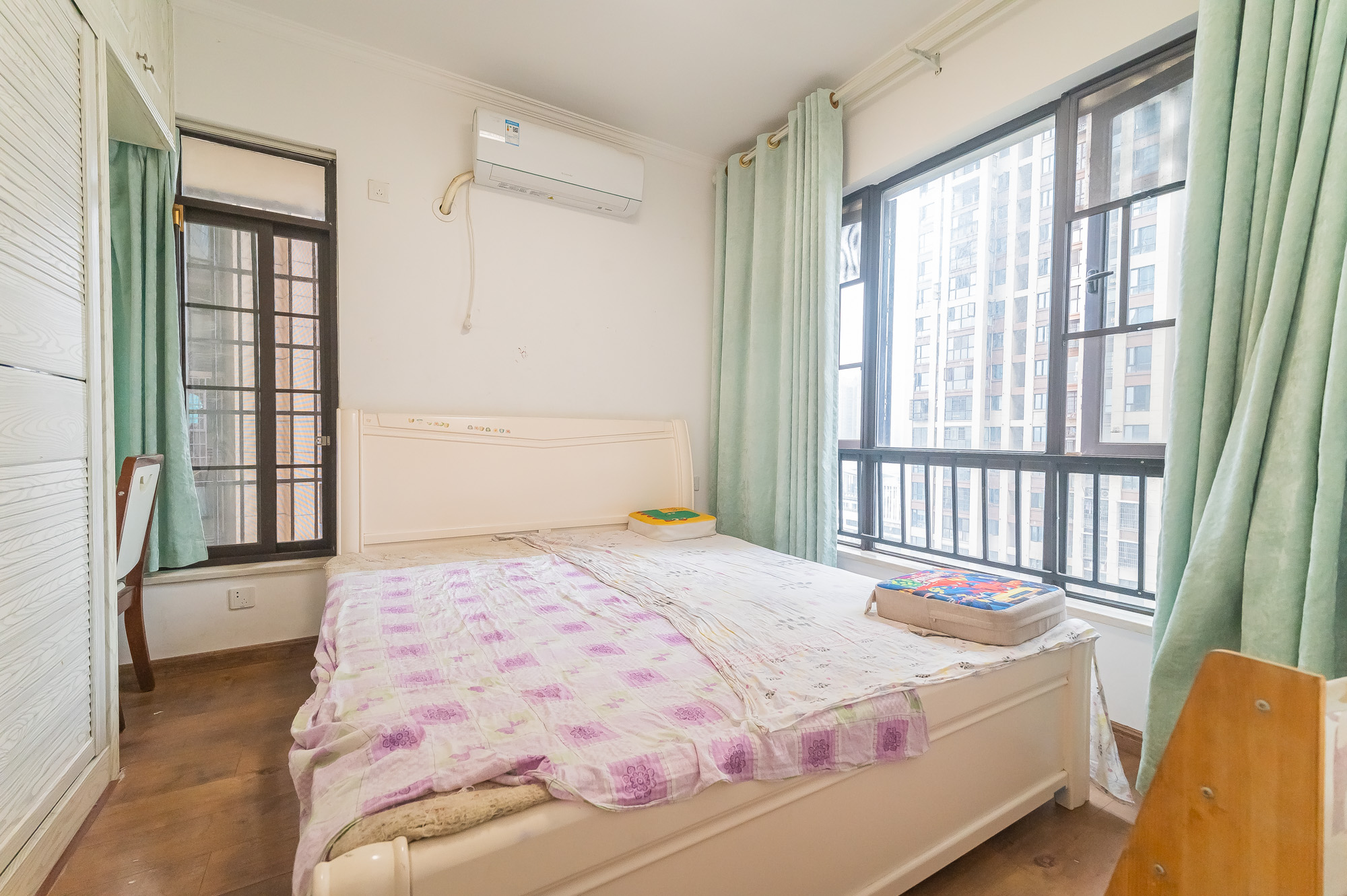 国泰九龙湾 3室2厅1卫 72.8万 国泰九龙湾 3室2厅1卫 72.8万卧室