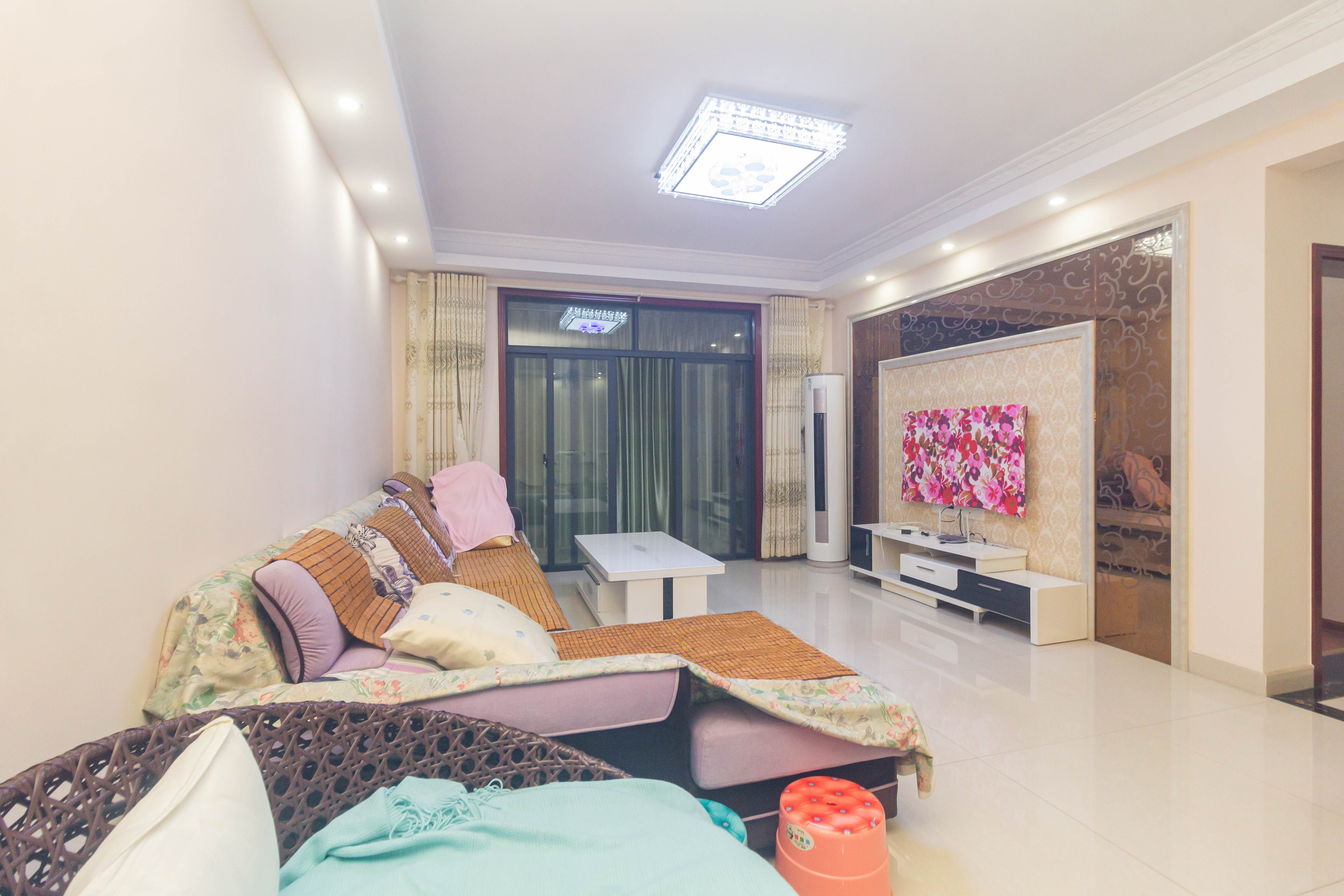 紫华郡  3室2厅2卫    77.8万 紫华郡  3室2厅2卫    77.8万客厅