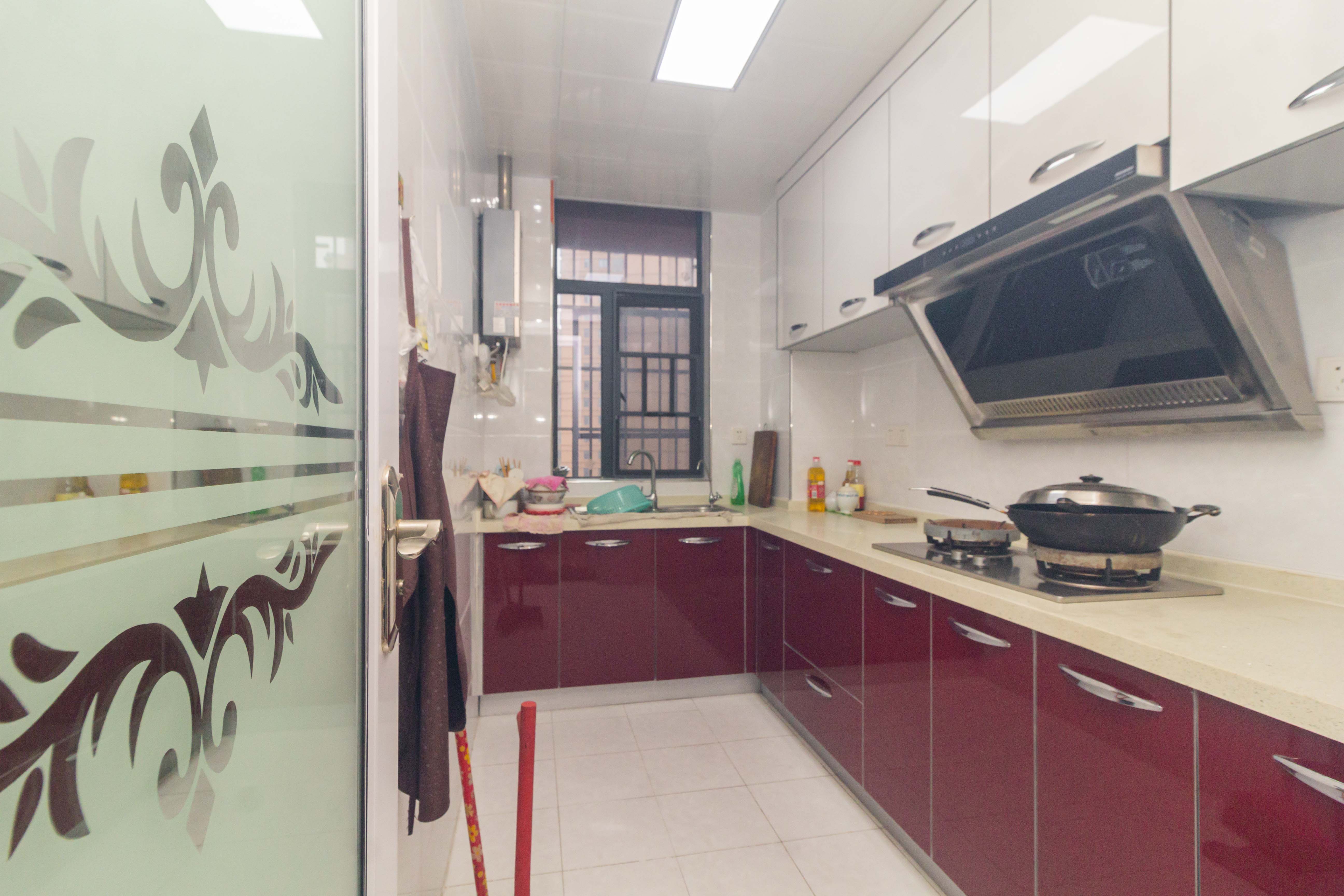 紫华郡  3室2厅2卫    77.8万 紫华郡  3室2厅2卫    77.8万厨房