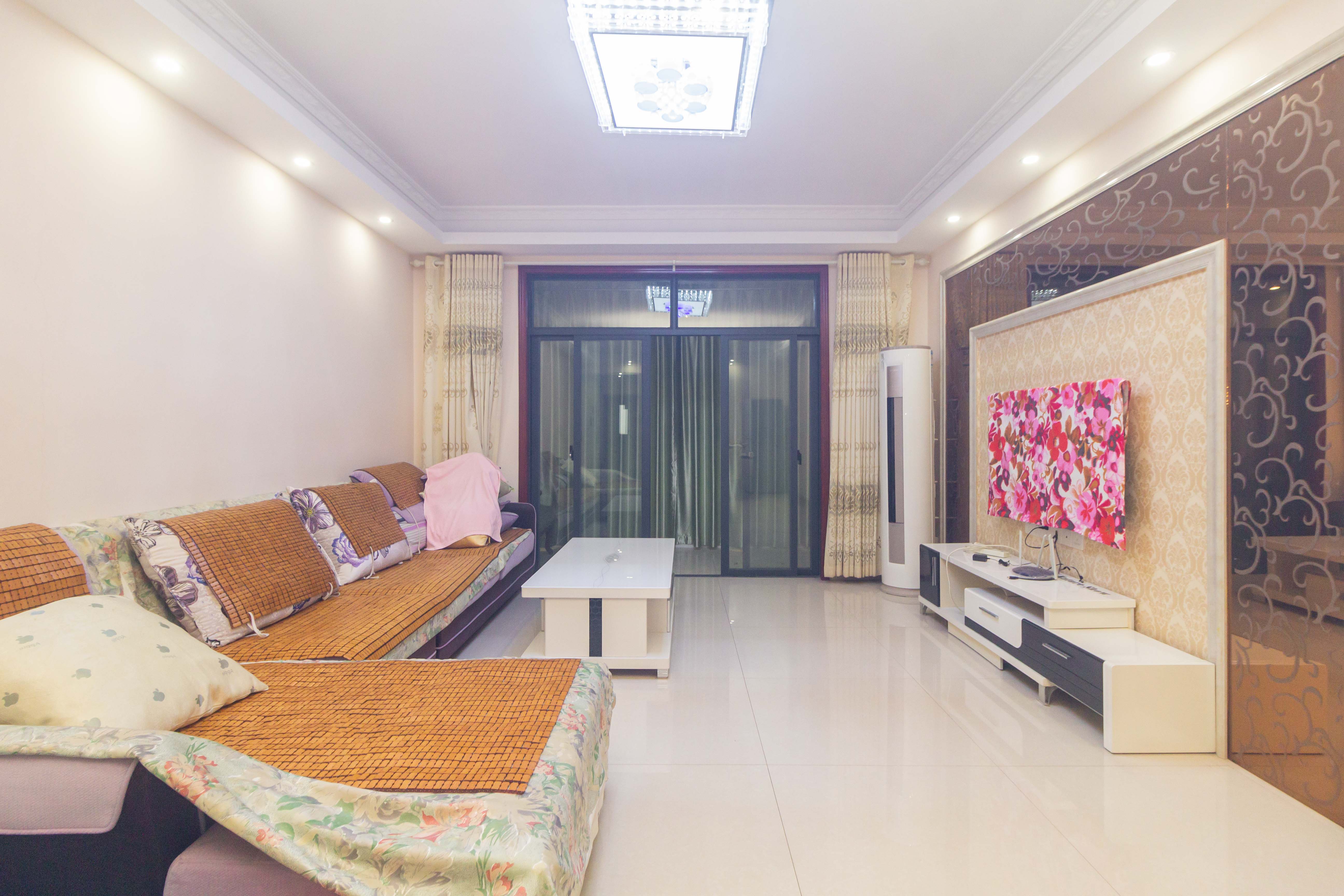 紫华郡  3室2厅2卫    77.8万 紫华郡  3室2厅2卫    77.8万客厅