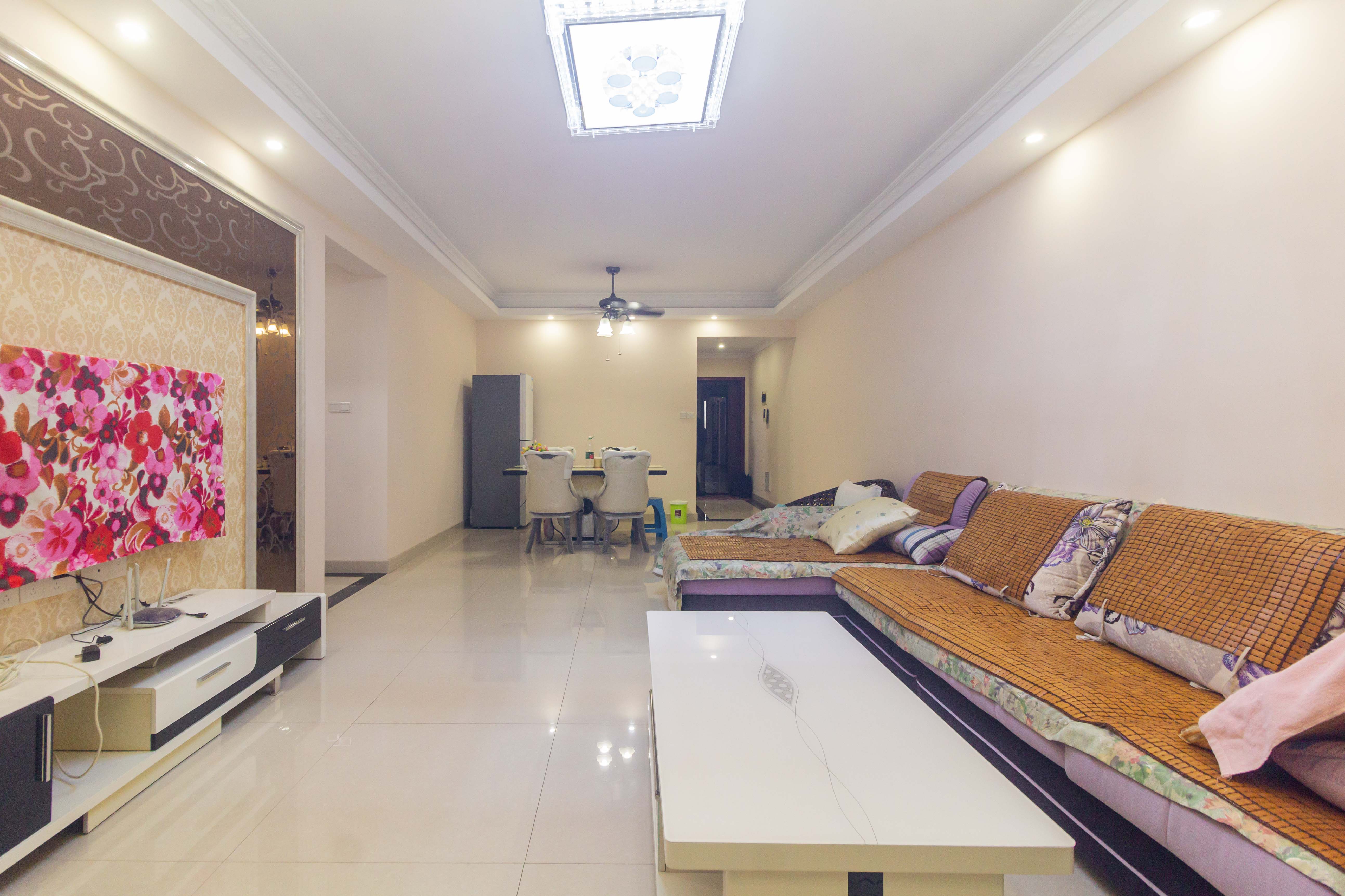 紫华郡  3室2厅2卫    77.8万 紫华郡  3室2厅2卫    77.8万客厅