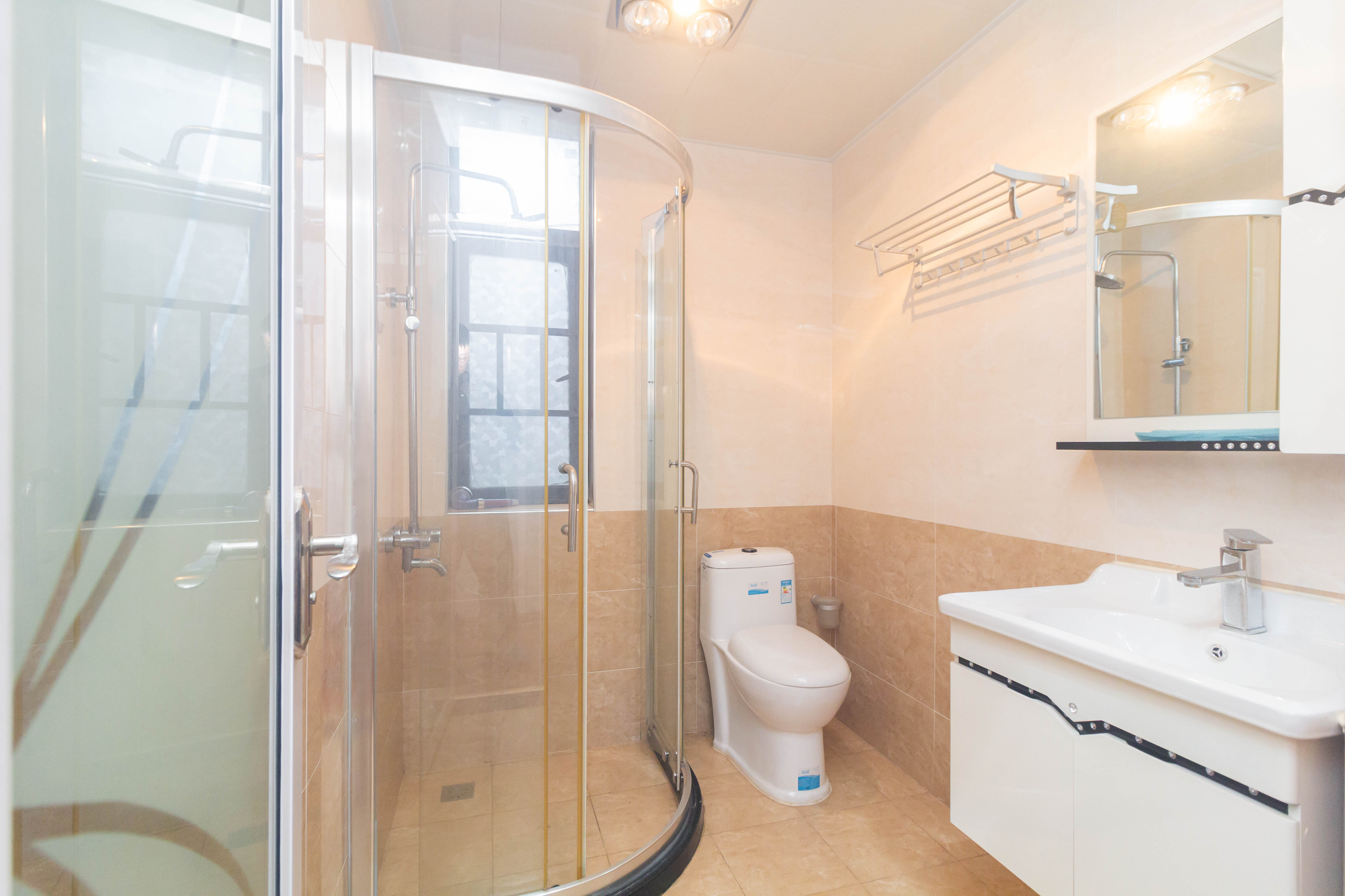 紫华郡  3室2厅2卫    77.8万 紫华郡  3室2厅2卫    77.8万卫生间