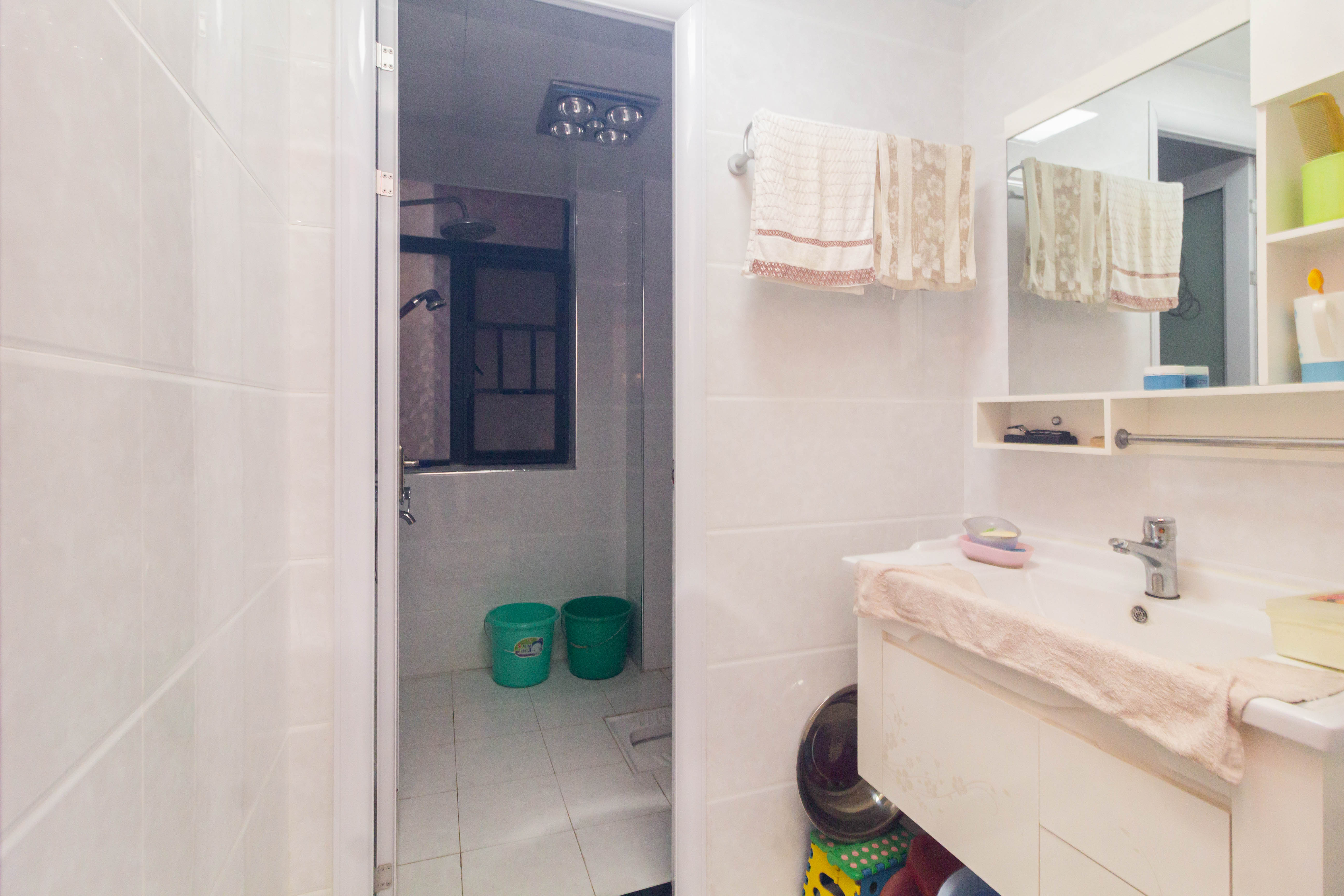 紫华郡  3室2厅2卫    77.8万 紫华郡  3室2厅2卫    77.8万卫生间