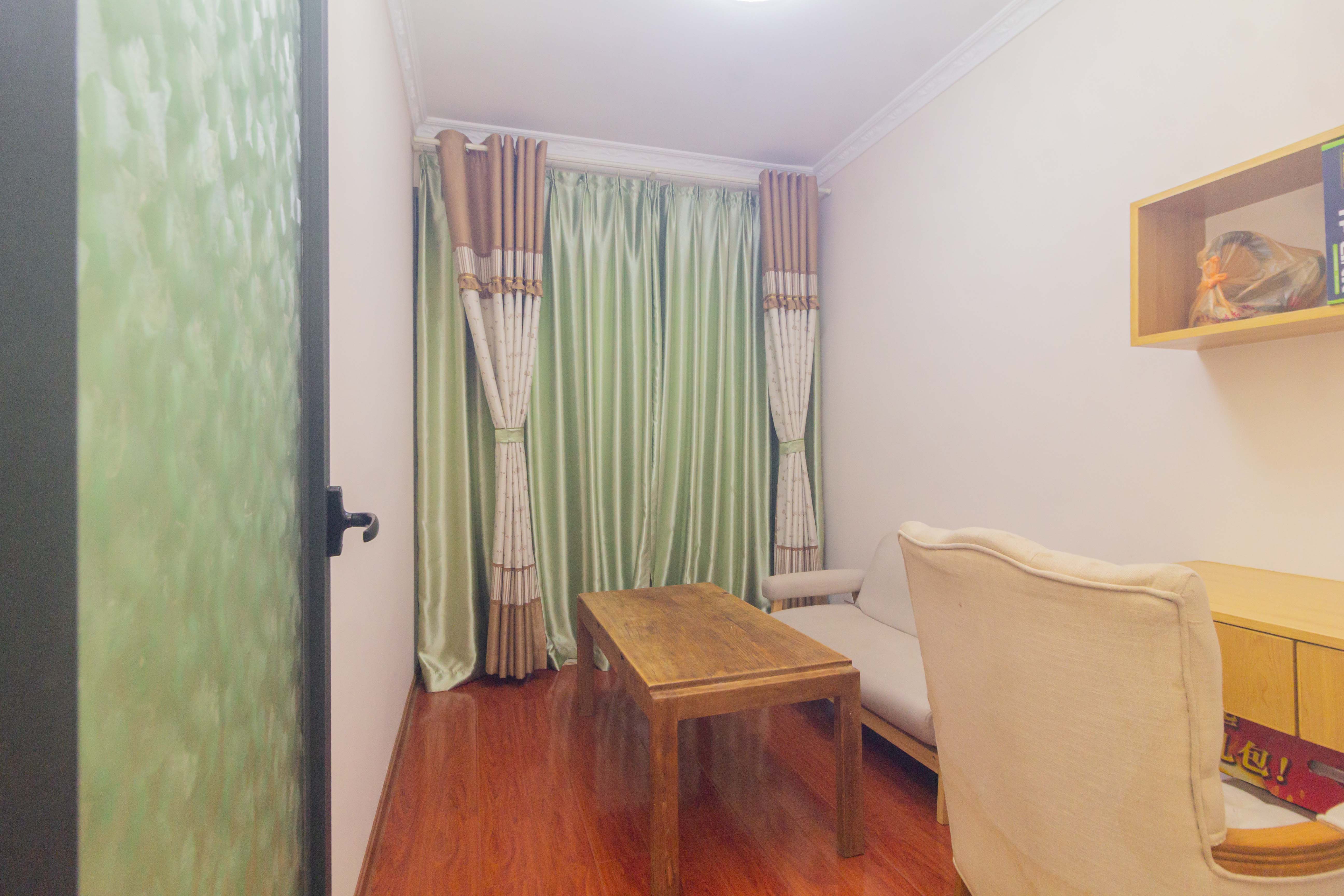 紫华郡  3室2厅2卫    77.8万 紫华郡  3室2厅2卫    77.8万卧室