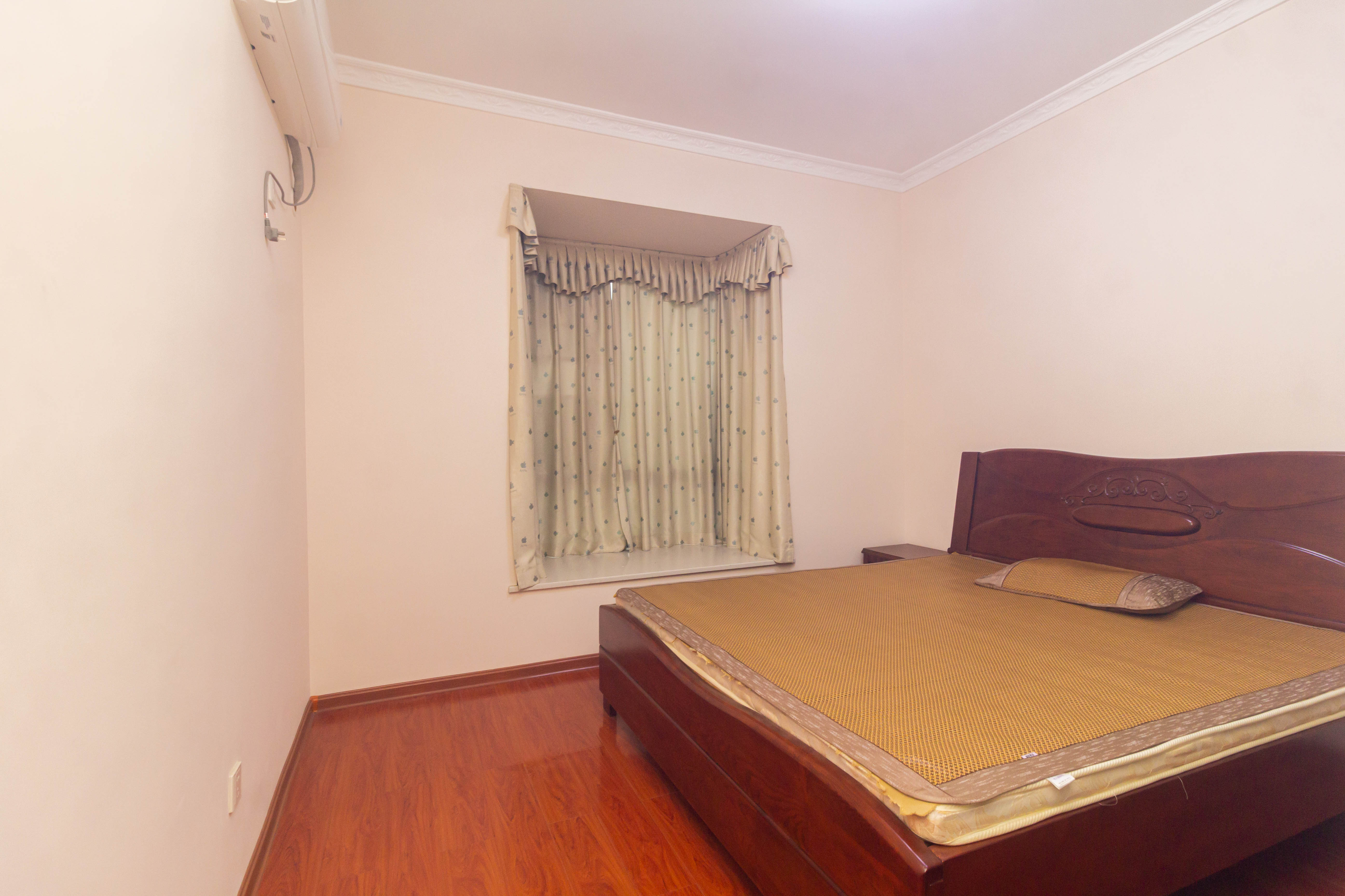 紫华郡  3室2厅2卫    77.8万 紫华郡  3室2厅2卫    77.8万卧室