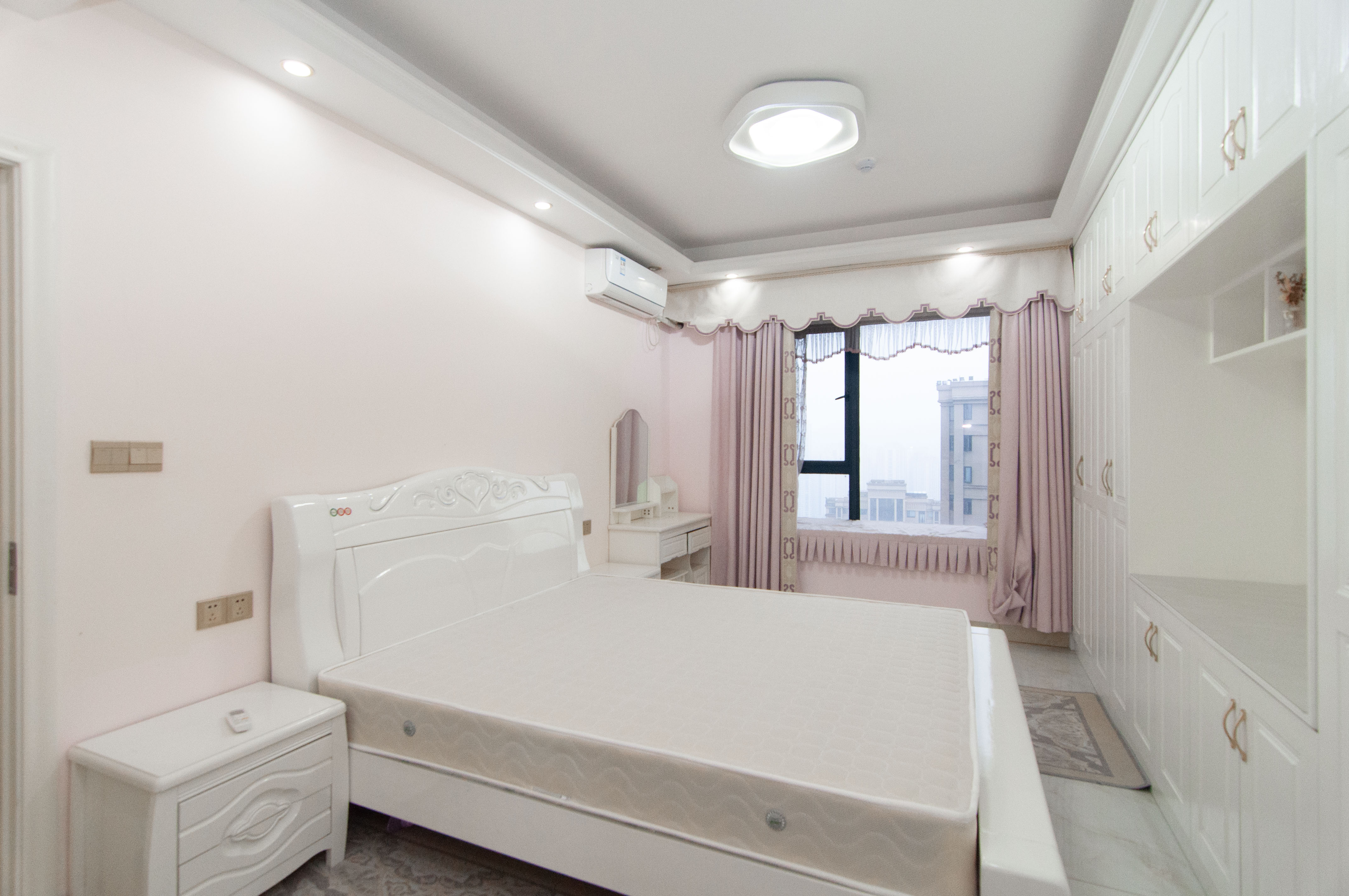 中建梅溪湖中心  4室2厅2卫   188.00万其他