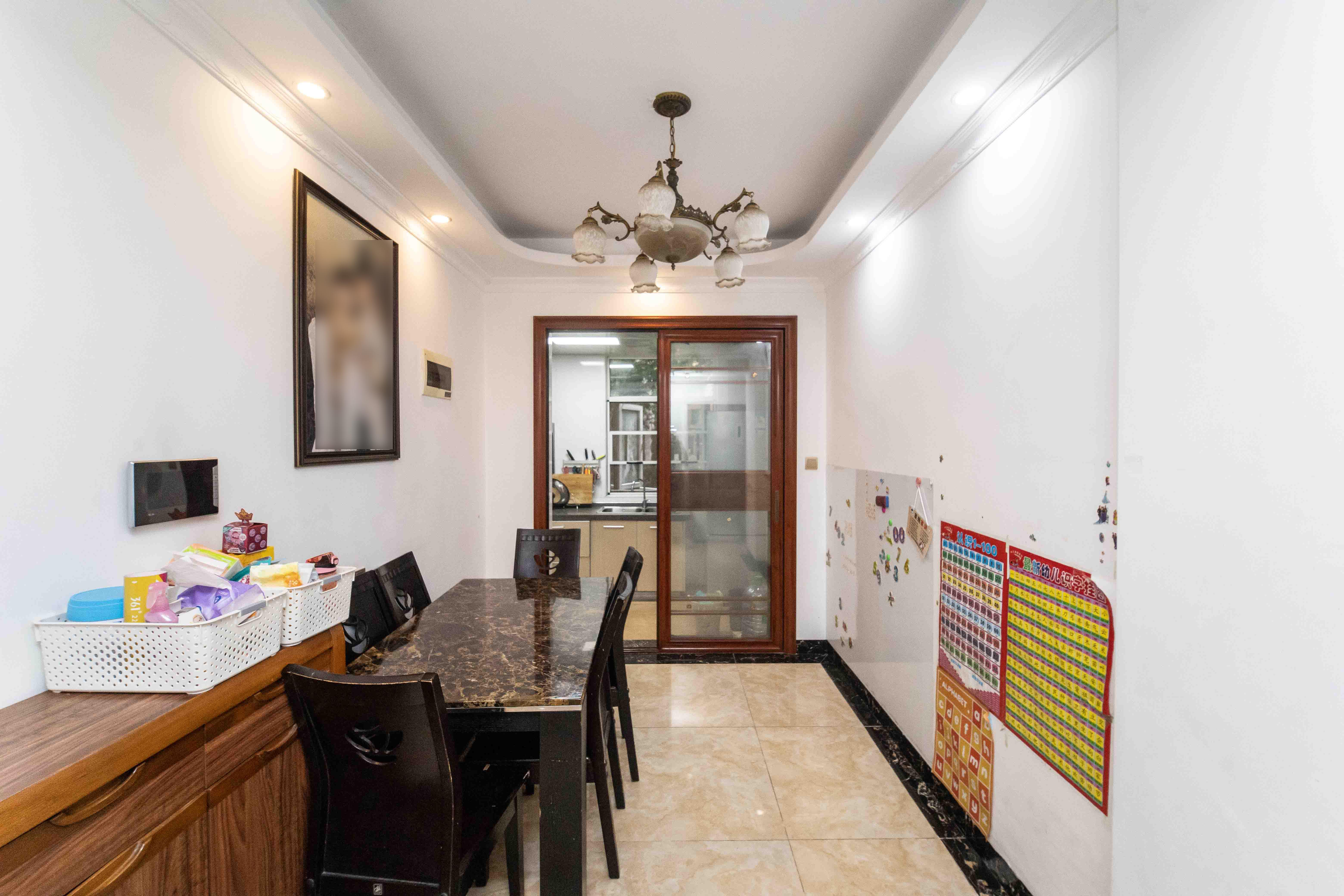 泊爱蓝湾  3室2厅2卫    132.0万客厅