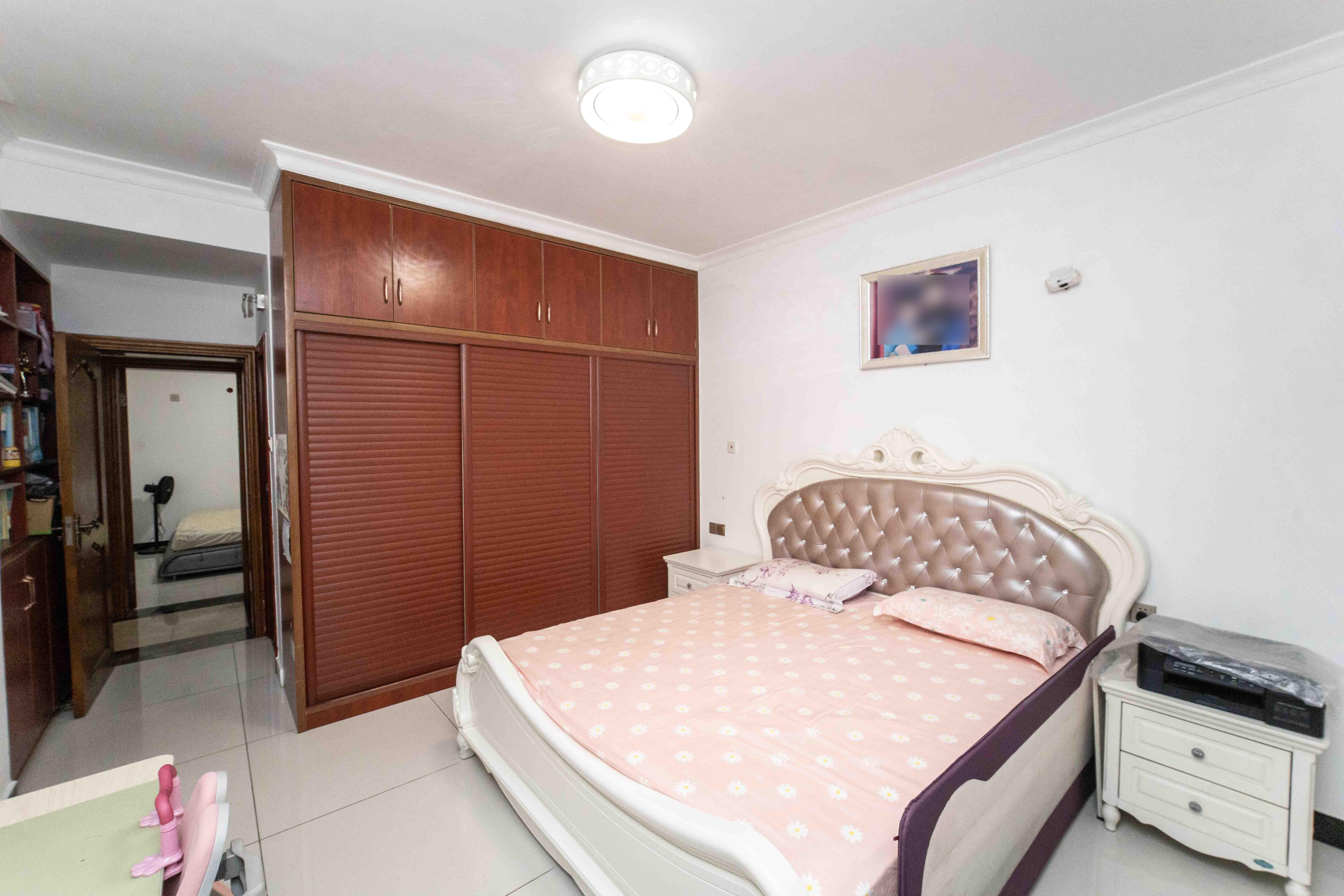 泊爱蓝湾  3室2厅2卫    132.0万卧室