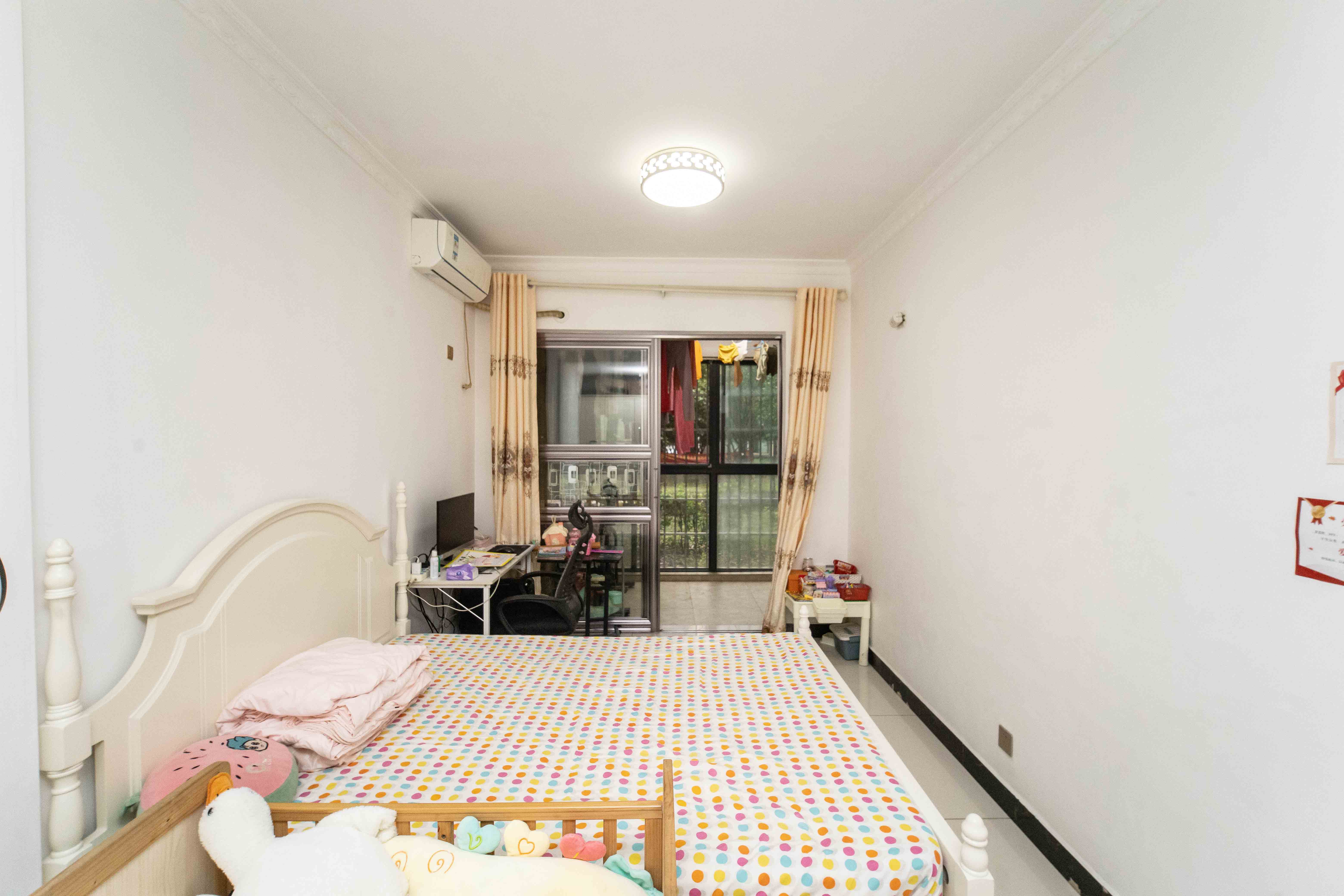 泊爱蓝湾 3室2厅2卫 132.0万 泊爱蓝湾 3室2厅2卫 132.0万卧室