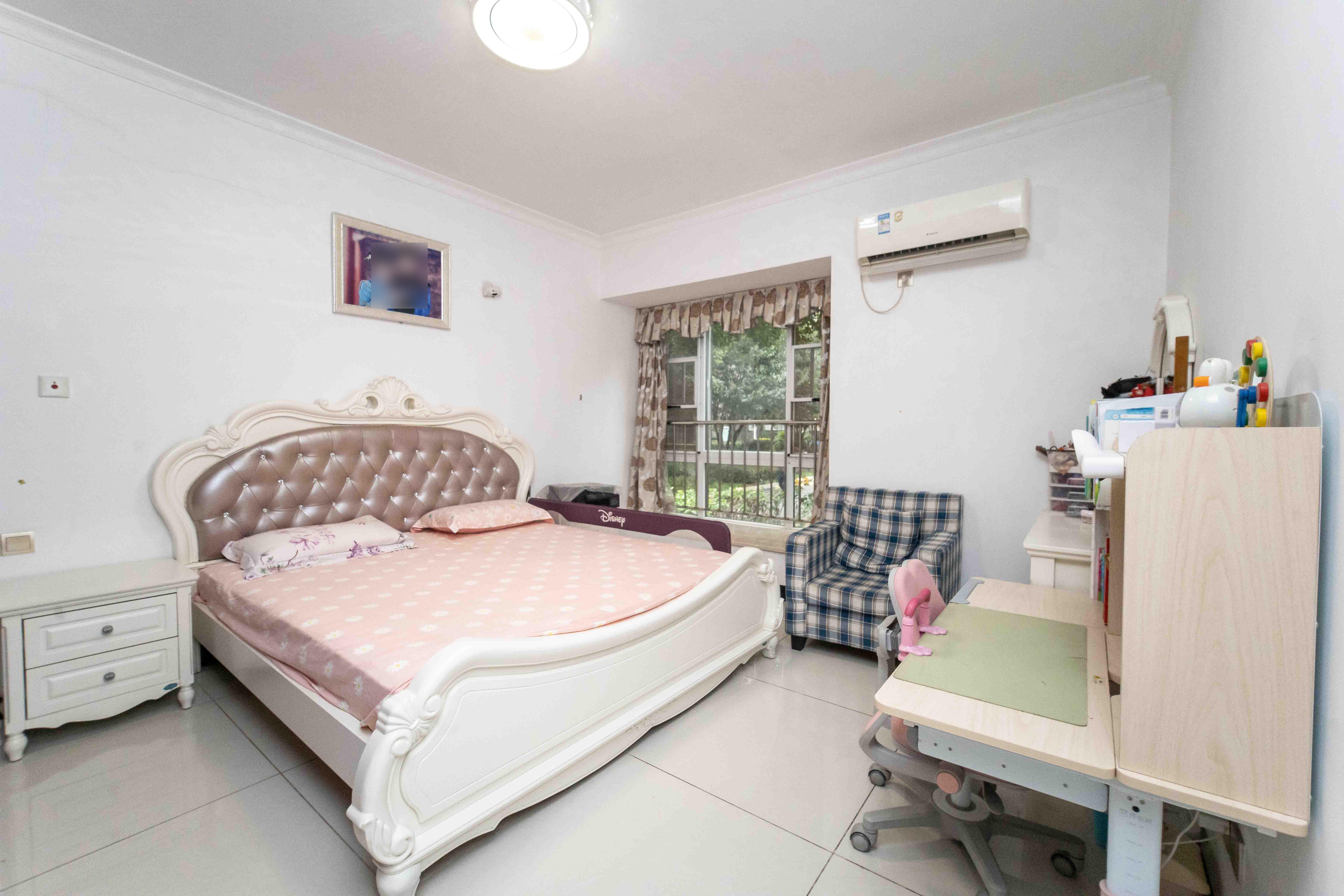 泊爱蓝湾  3室2厅2卫    132.0万卧室