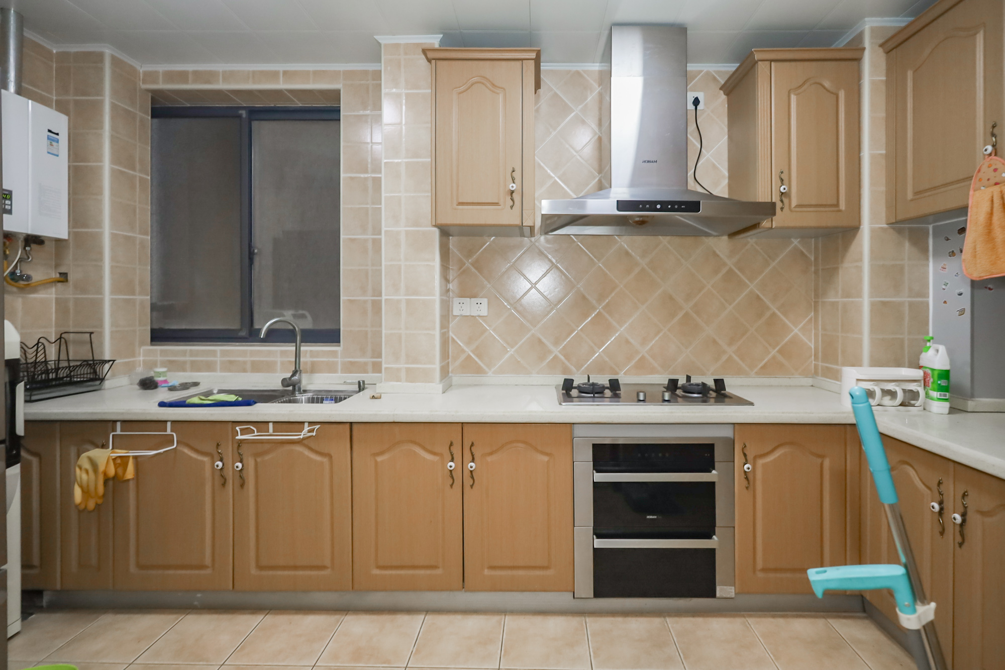 山水誉峰 3室2厅2卫 155.0万 山水誉峰 3室2厅2卫 155.0万厨房