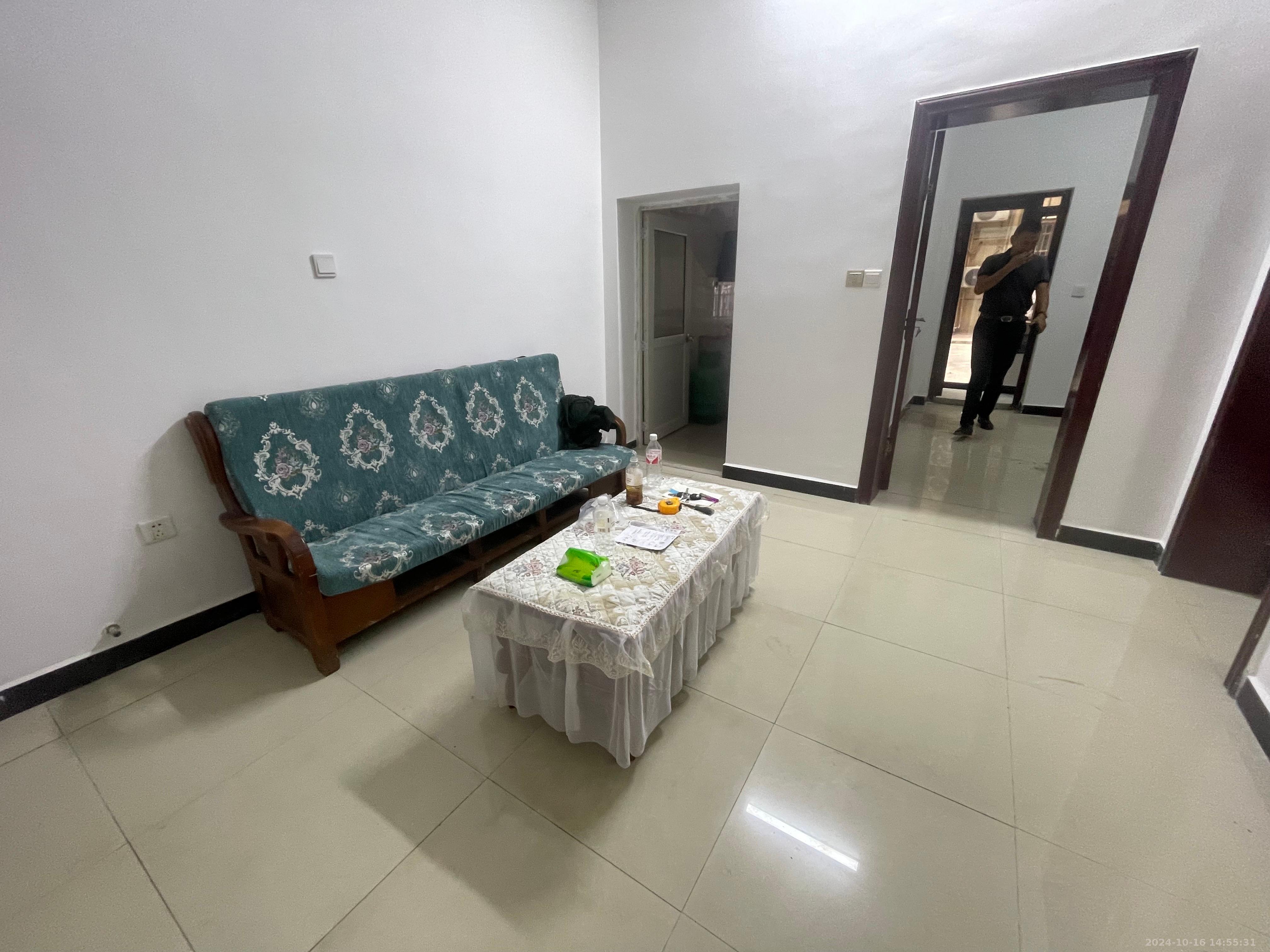 鸥波港湾  1室1厅1卫    2200.0元/月 鸥波港湾  1室1厅1卫    2200.0元/月室内图1