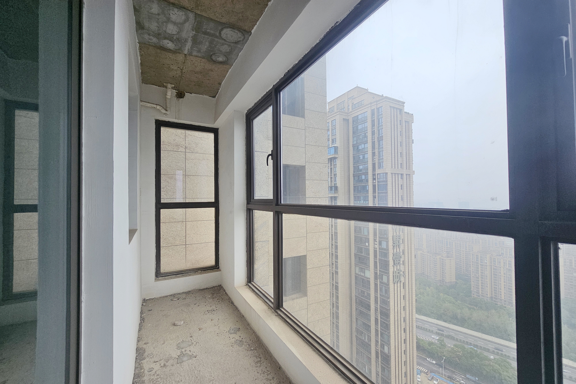 明昇壹城（明昇时代广场）二期  4室2厅2卫   195.00万阳台
