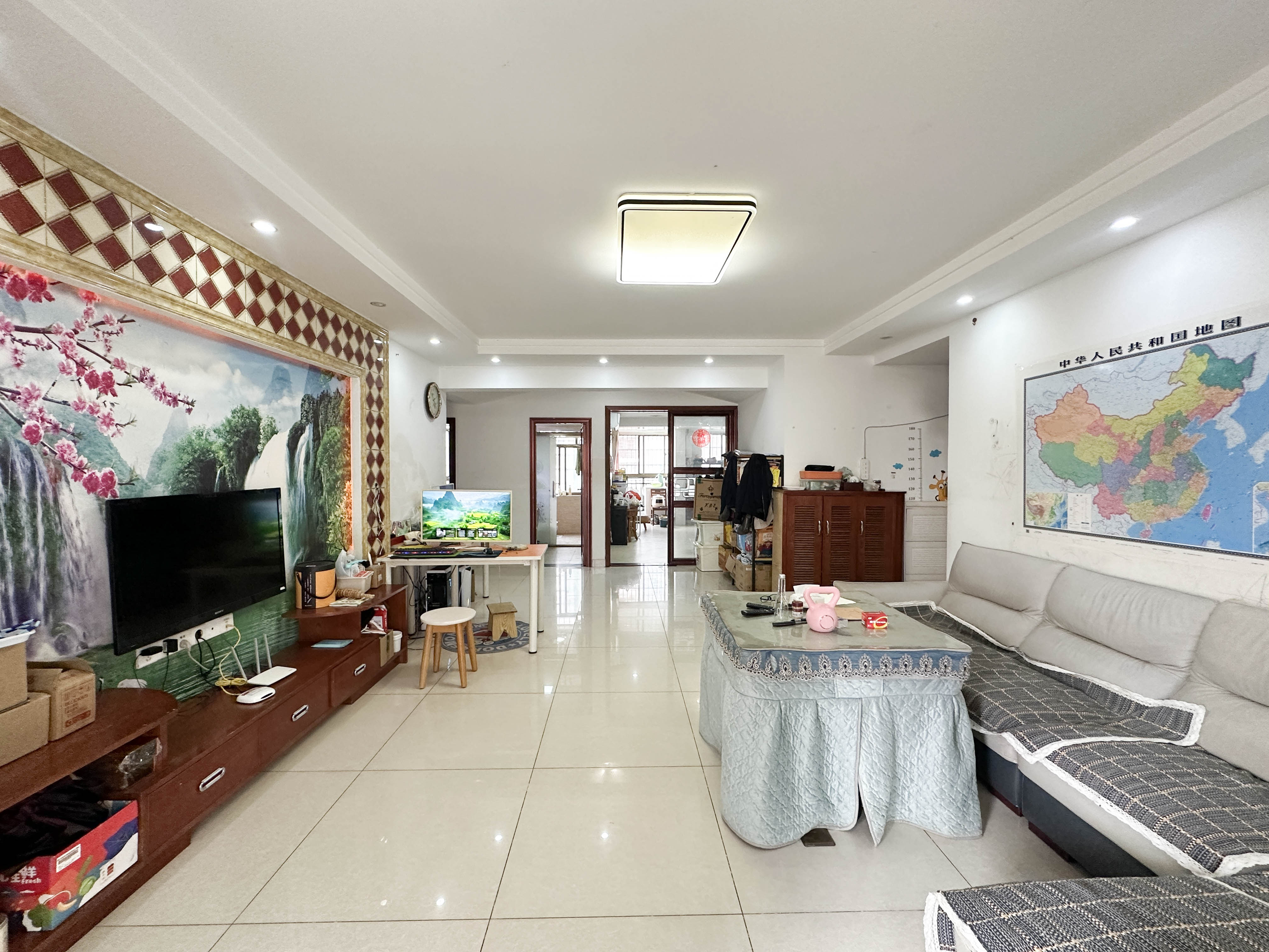 中天瑞景  5室2厅3卫    138.0万 中天瑞景  5室2厅3卫    138.0万客厅