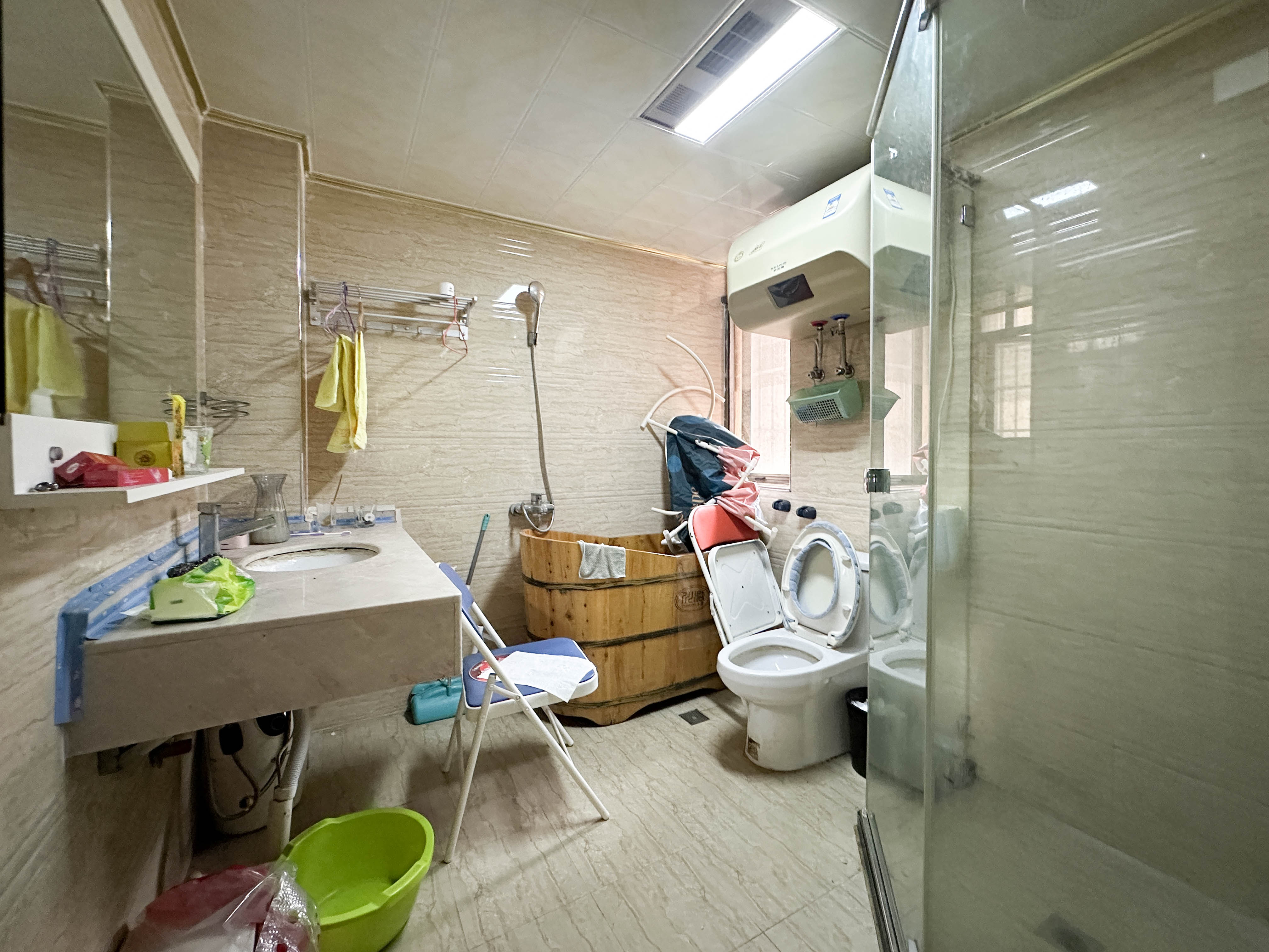 中天瑞景  5室2厅3卫    138.0万 中天瑞景  5室2厅3卫    138.0万卫生间