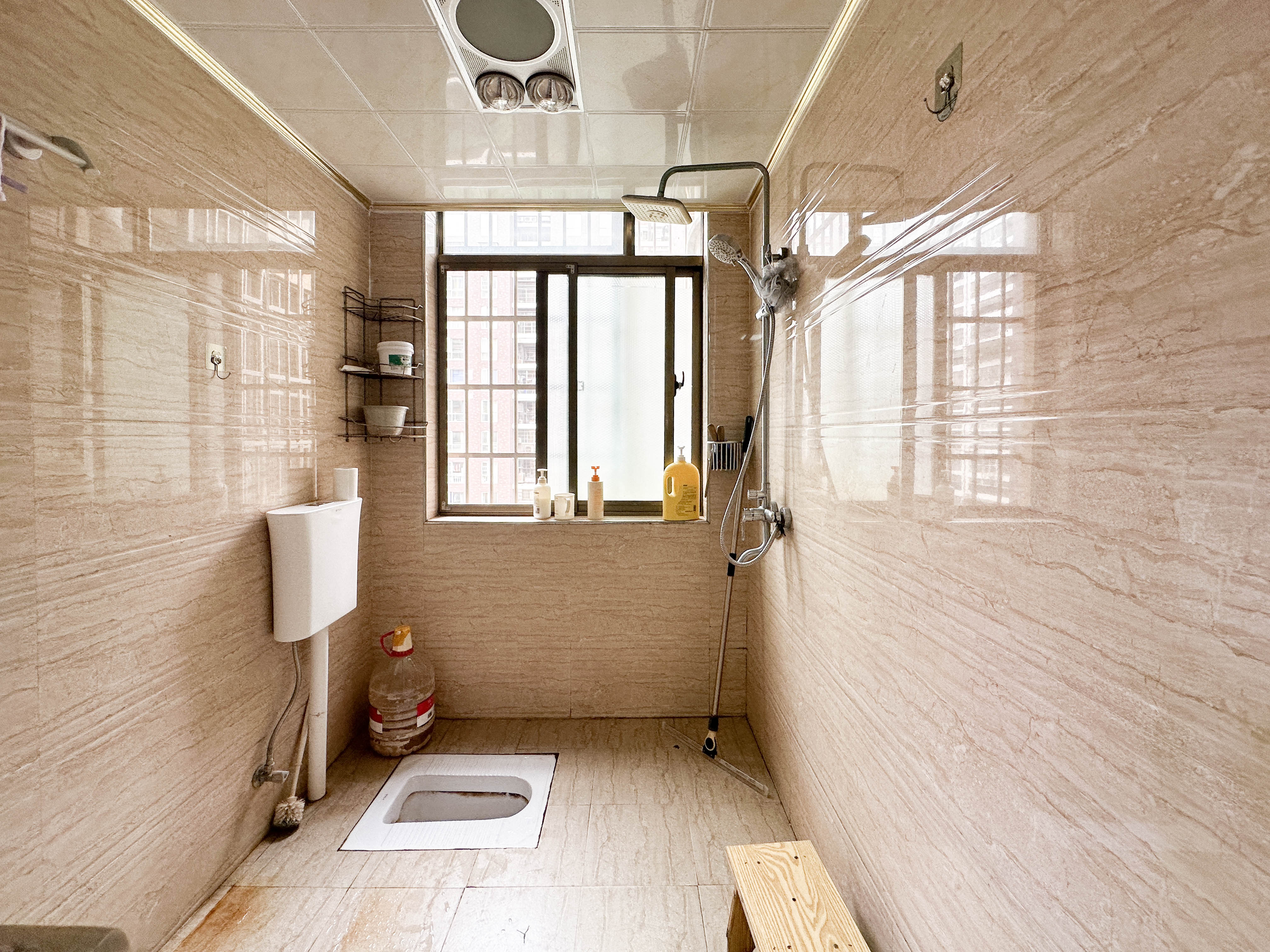 中天瑞景  5室2厅3卫    138.0万 中天瑞景  5室2厅3卫    138.0万卫生间