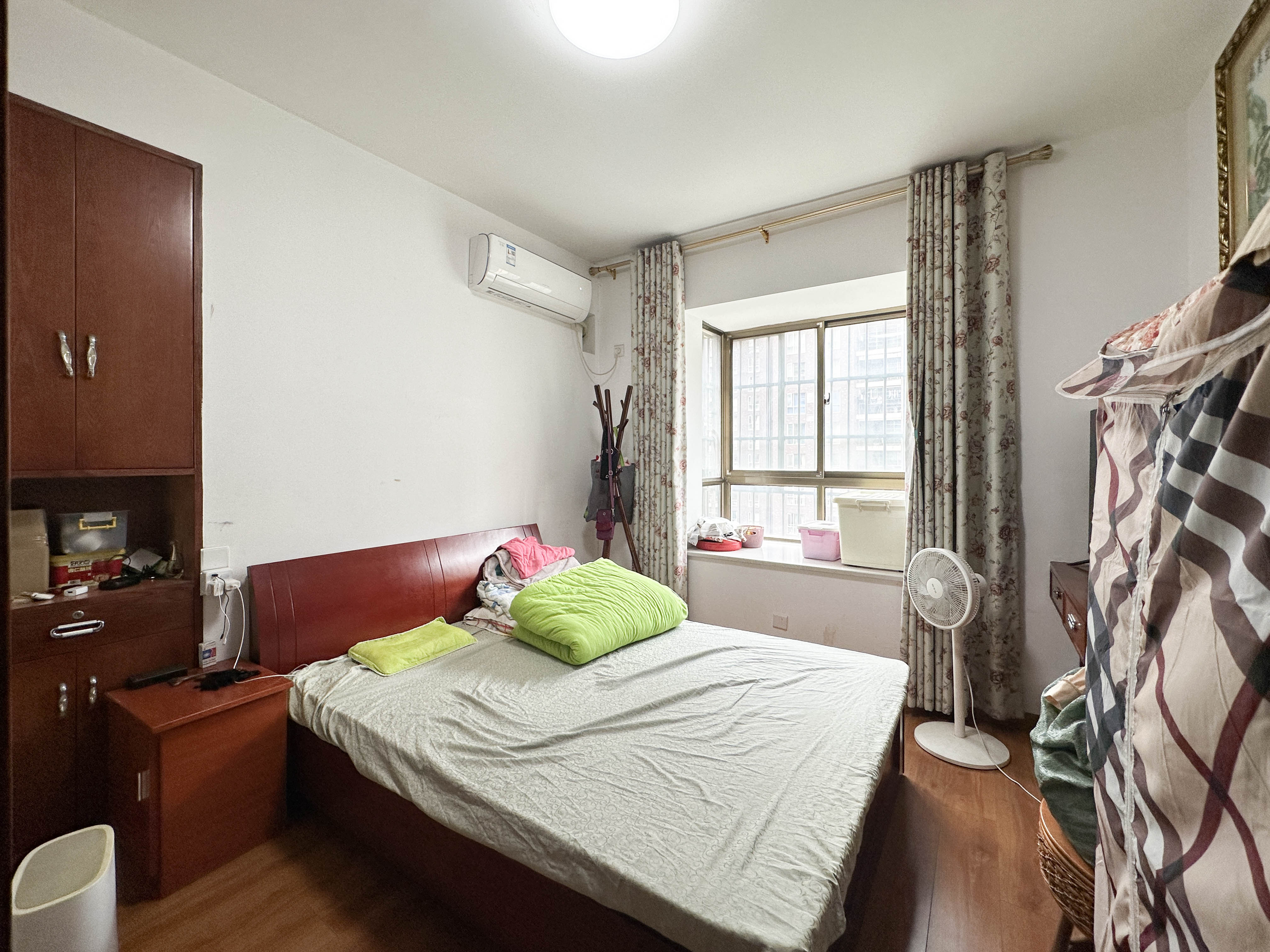 中天瑞景  5室2厅3卫    138.0万 中天瑞景  5室2厅3卫    138.0万卧室