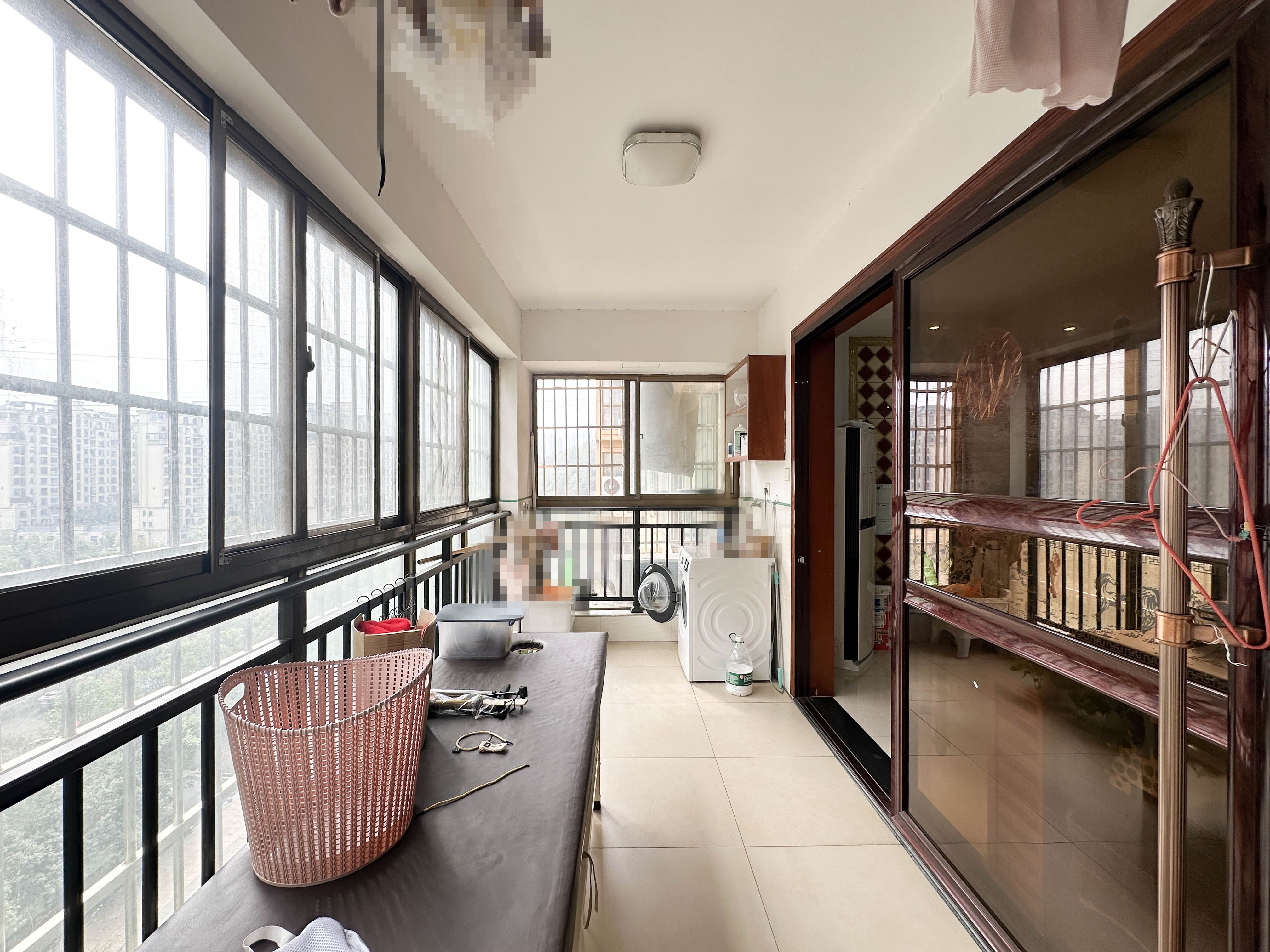 中天瑞景  5室2厅3卫    138.0万 中天瑞景  5室2厅3卫    138.0万阳台