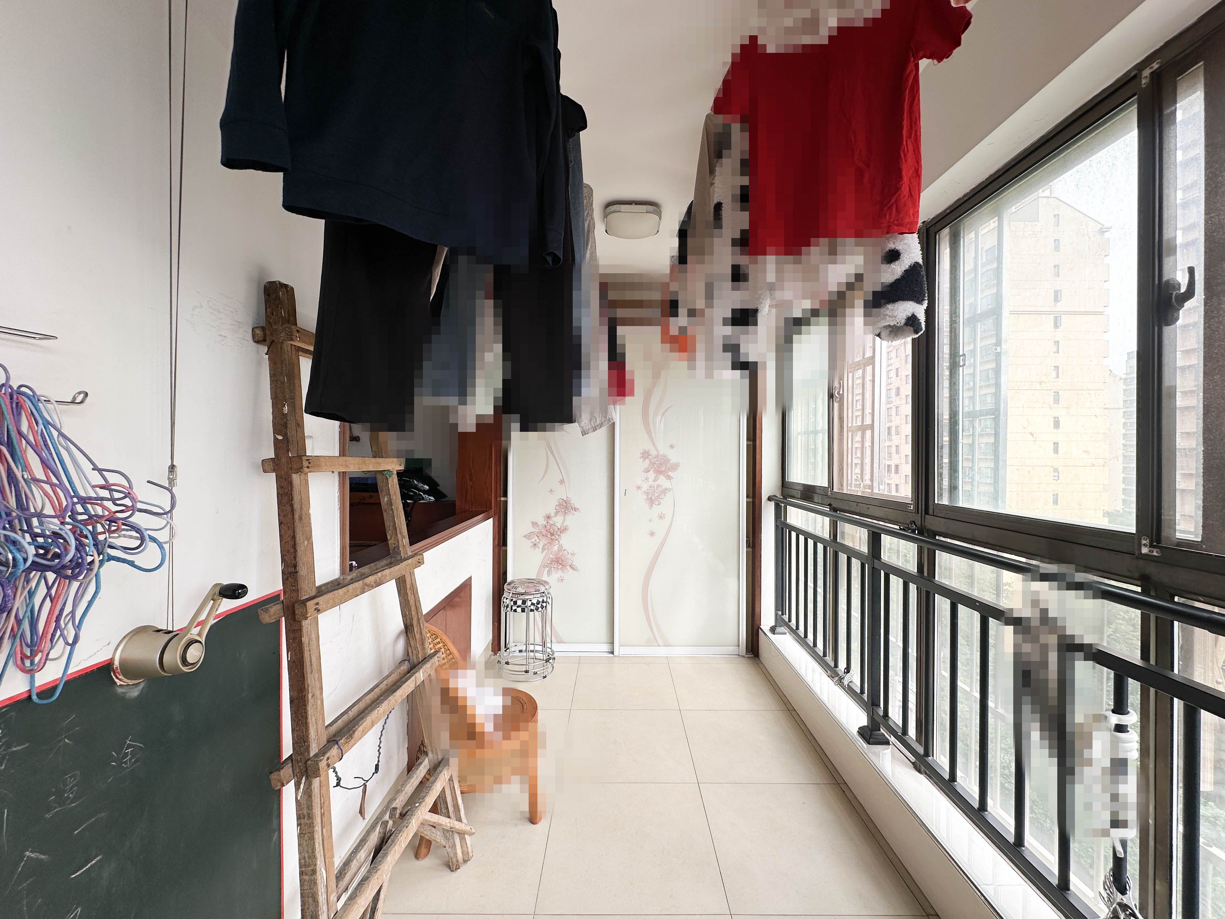 中天瑞景  5室2厅3卫    138.0万 中天瑞景  5室2厅3卫    138.0万阳台