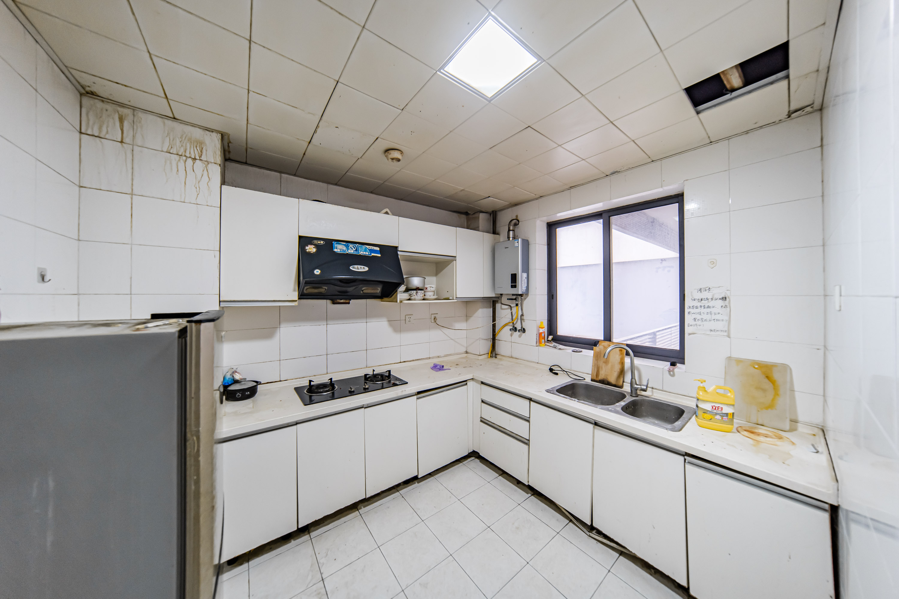 阳光100一期、四五期  3室2厅2卫    95.0万 阳光100一期、四五期  3室2厅2卫    95.0万厨房