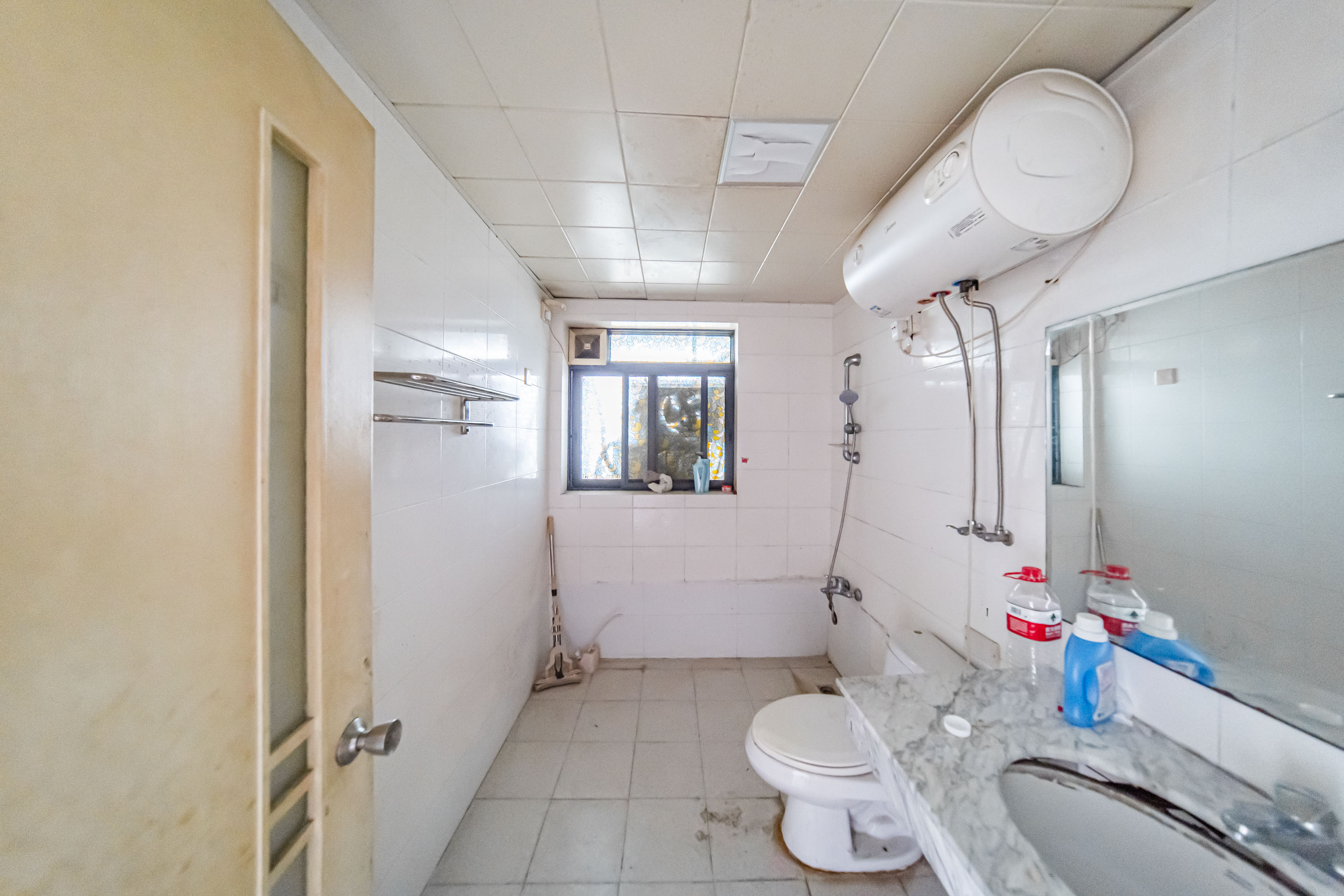 阳光100一期、四五期  3室2厅2卫    95.0万 阳光100一期、四五期  3室2厅2卫    95.0万卫生间