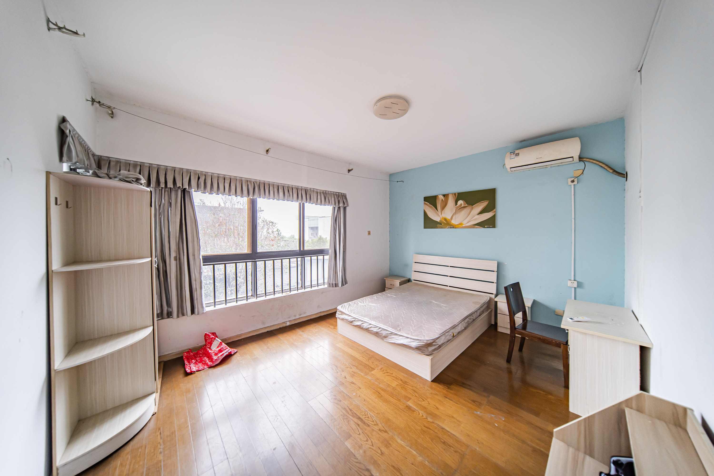 阳光100一期、四五期  3室2厅2卫    95.0万 阳光100一期、四五期  3室2厅2卫    95.0万卧室