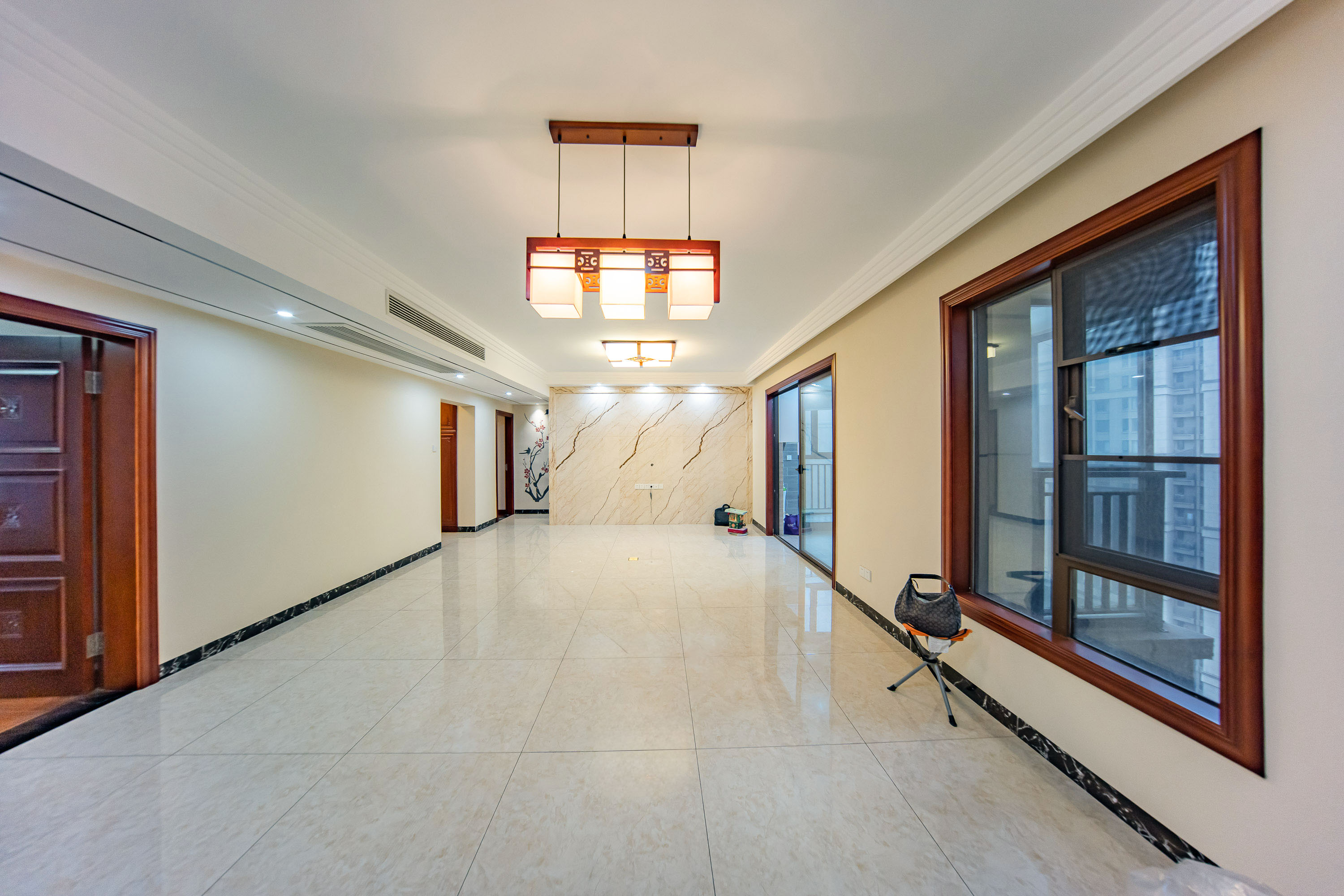 华润橡树湾 4室2厅2卫 158.0万 华润橡树湾 4室2厅2卫 158.0万客厅