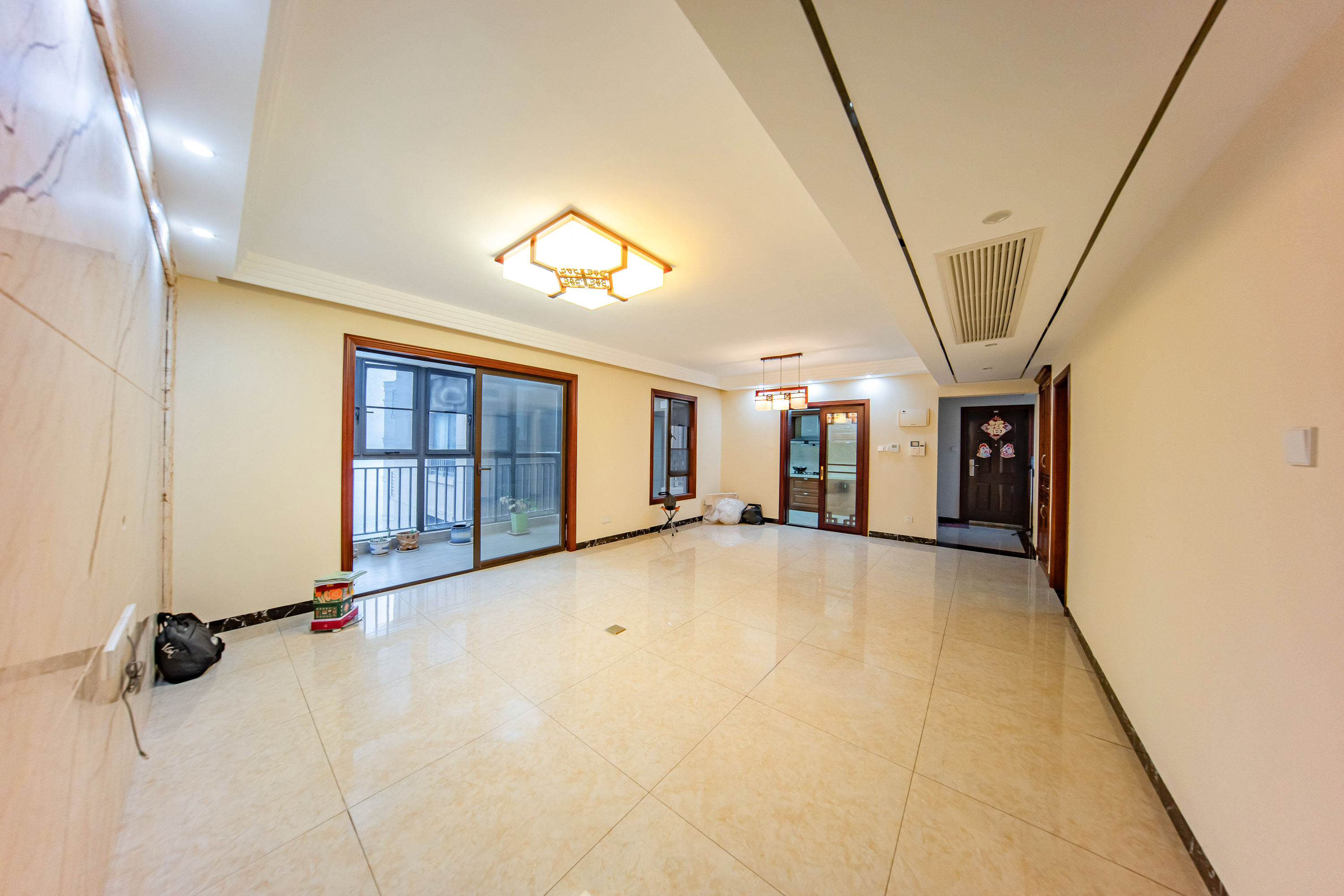 华润橡树湾 4室2厅2卫 158.0万 华润橡树湾 4室2厅2卫 158.0万客厅