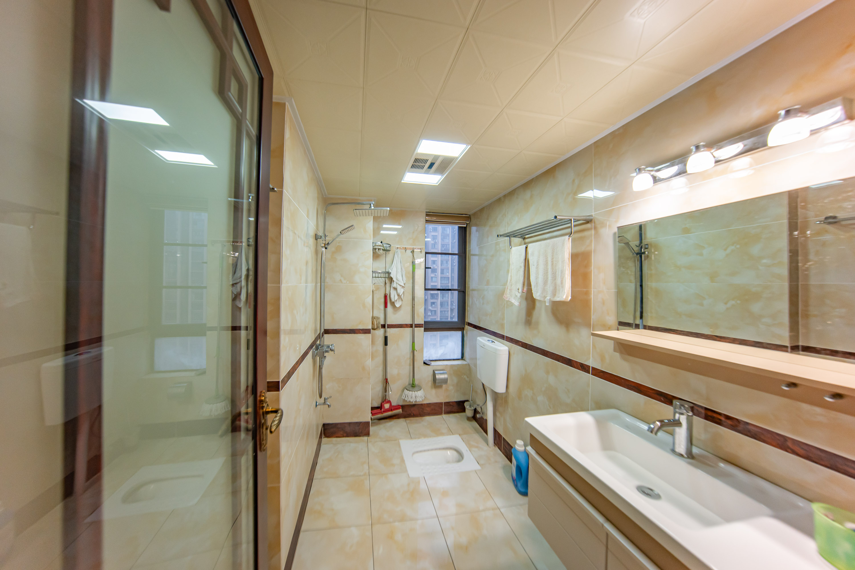 华润橡树湾 4室2厅2卫 158.0万 华润橡树湾 4室2厅2卫 158.0万卫生间