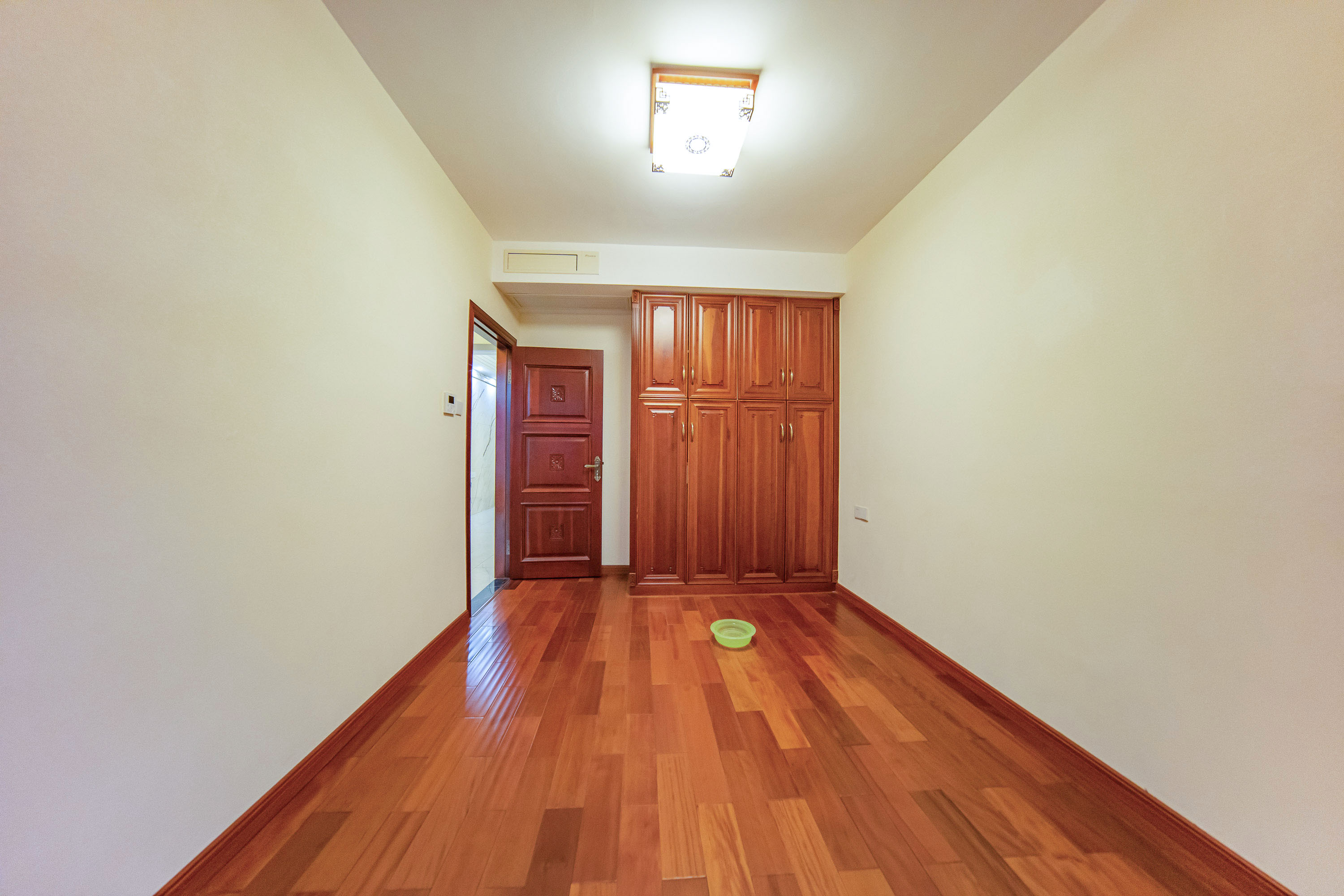 华润橡树湾 4室2厅2卫 158.0万 华润橡树湾 4室2厅2卫 158.0万卧室