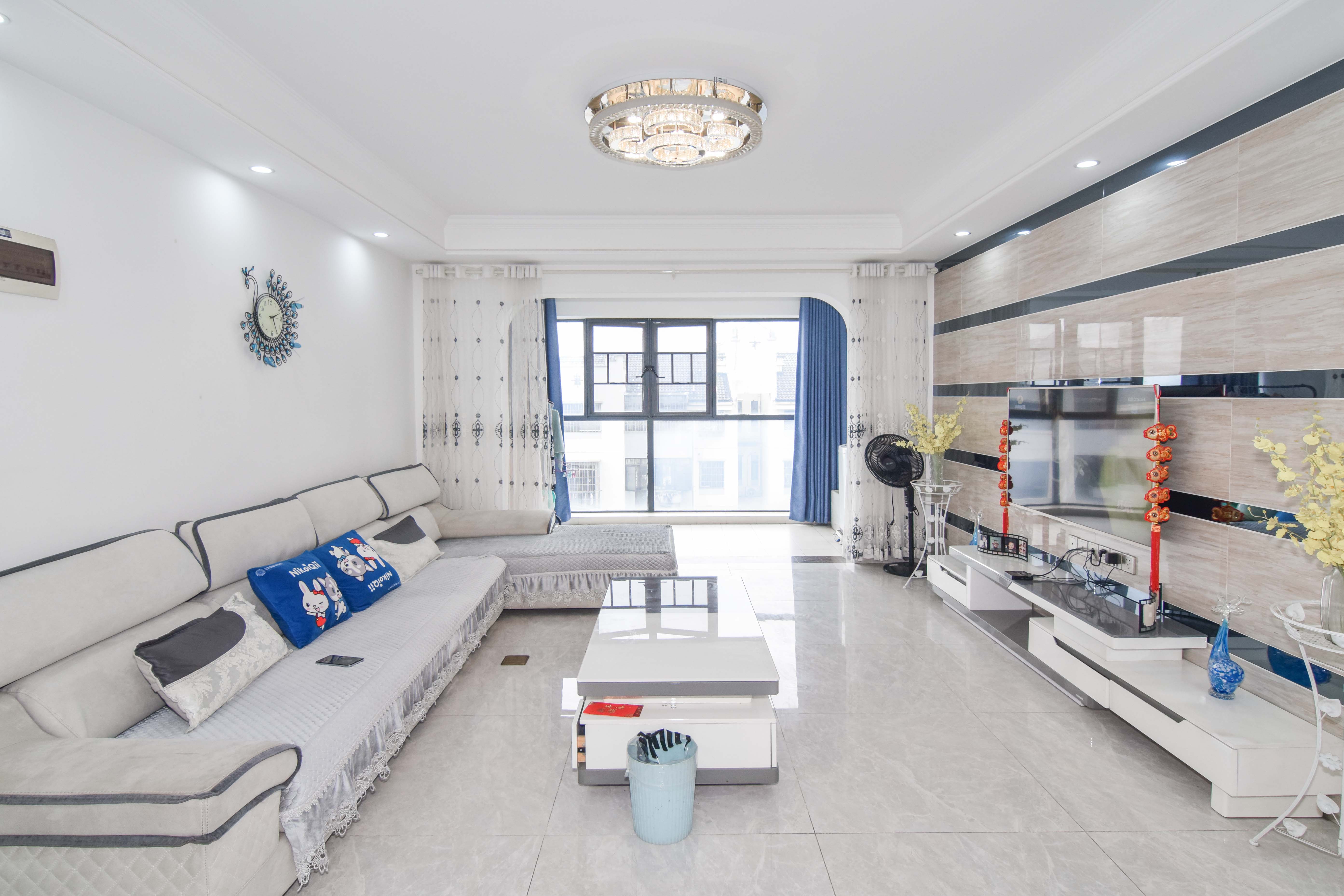 上实望府里 1室0厅0卫 95.0万 上实望府里 1室0厅0卫 95.0万客厅