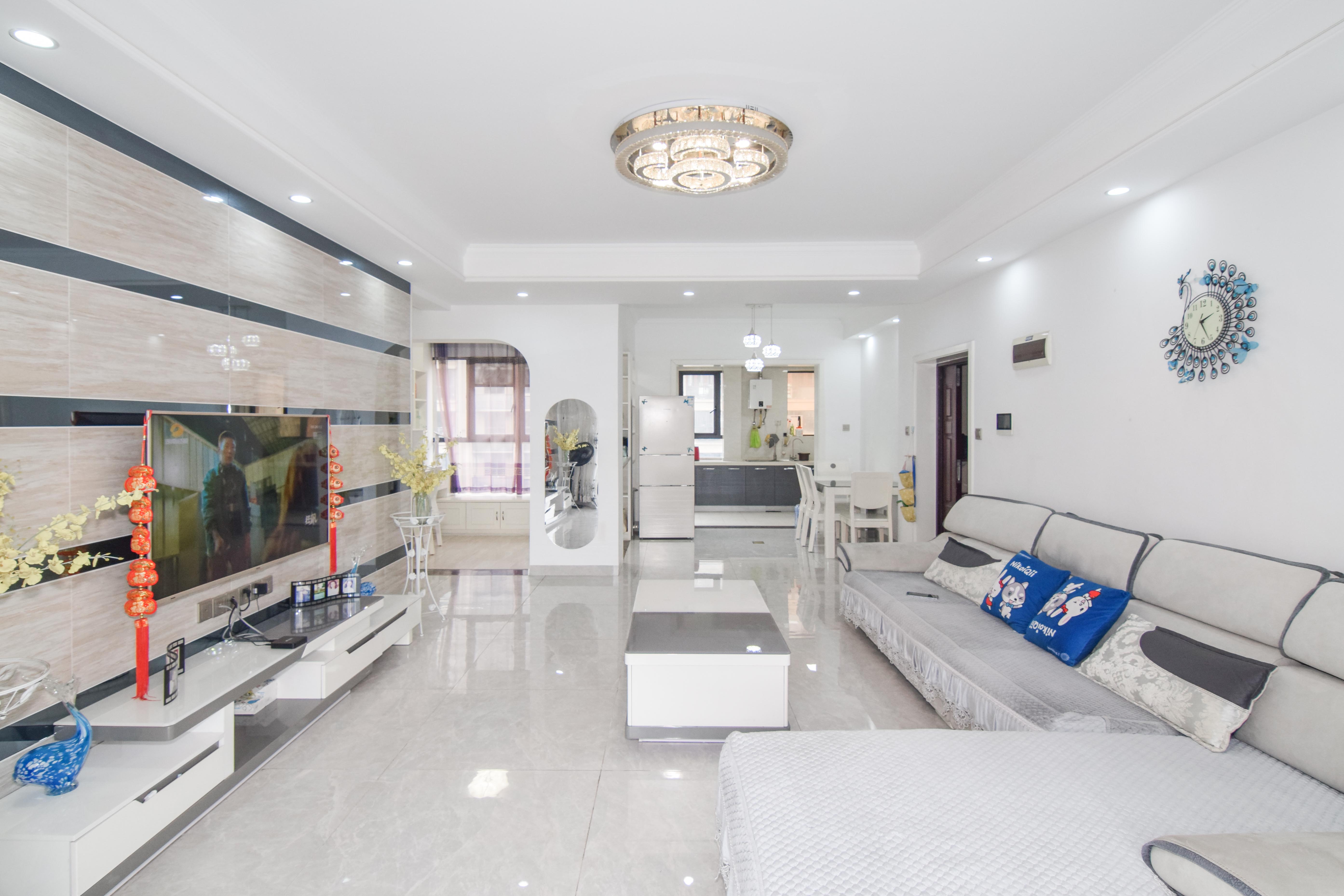 上实望府里 1室0厅0卫 95.0万 上实望府里 1室0厅0卫 95.0万客厅