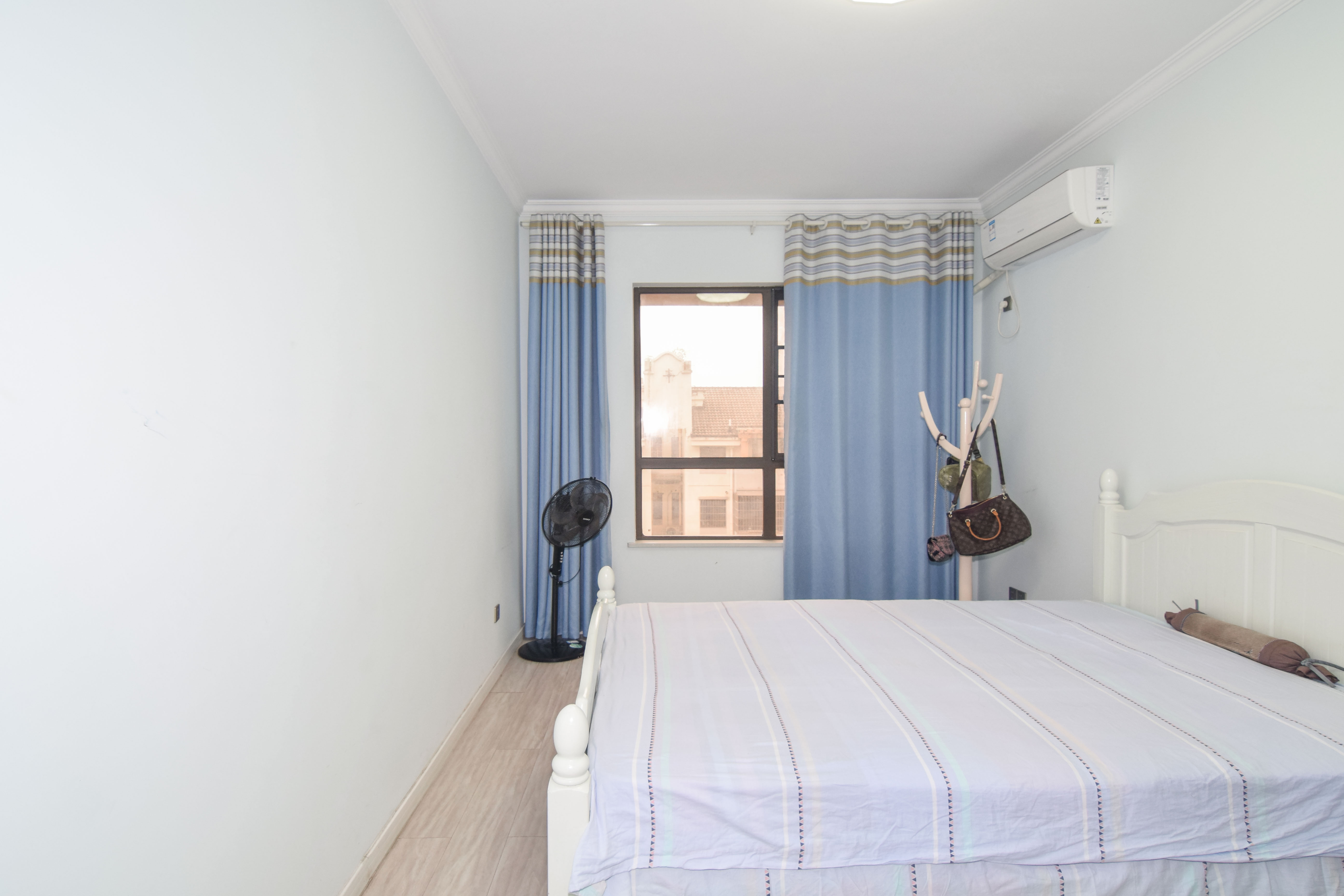 上实望府里 1室0厅0卫 95.0万 上实望府里 1室0厅0卫 95.0万卧室