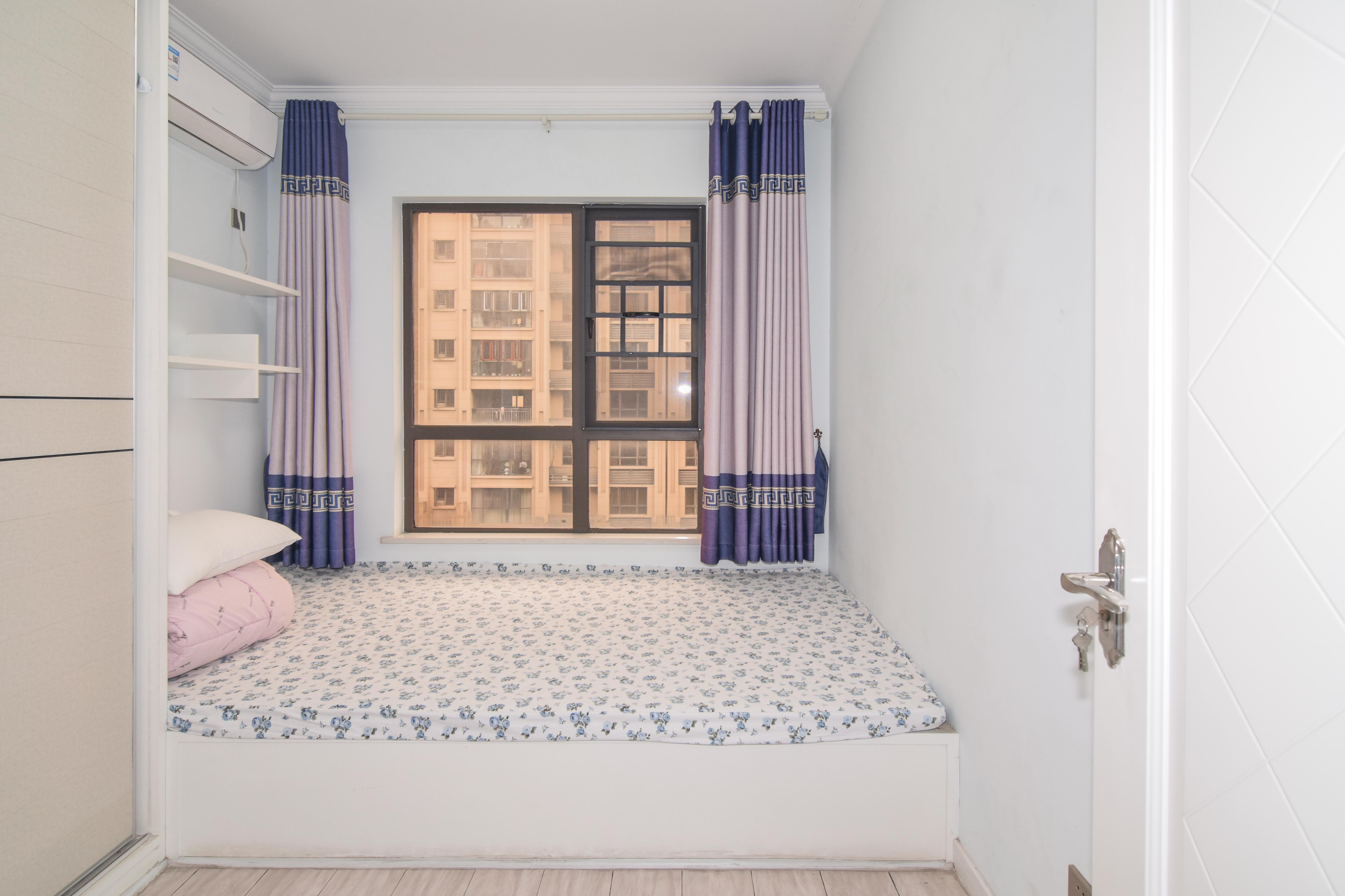 上实望府里 1室0厅0卫 95.0万 上实望府里 1室0厅0卫 95.0万卧室