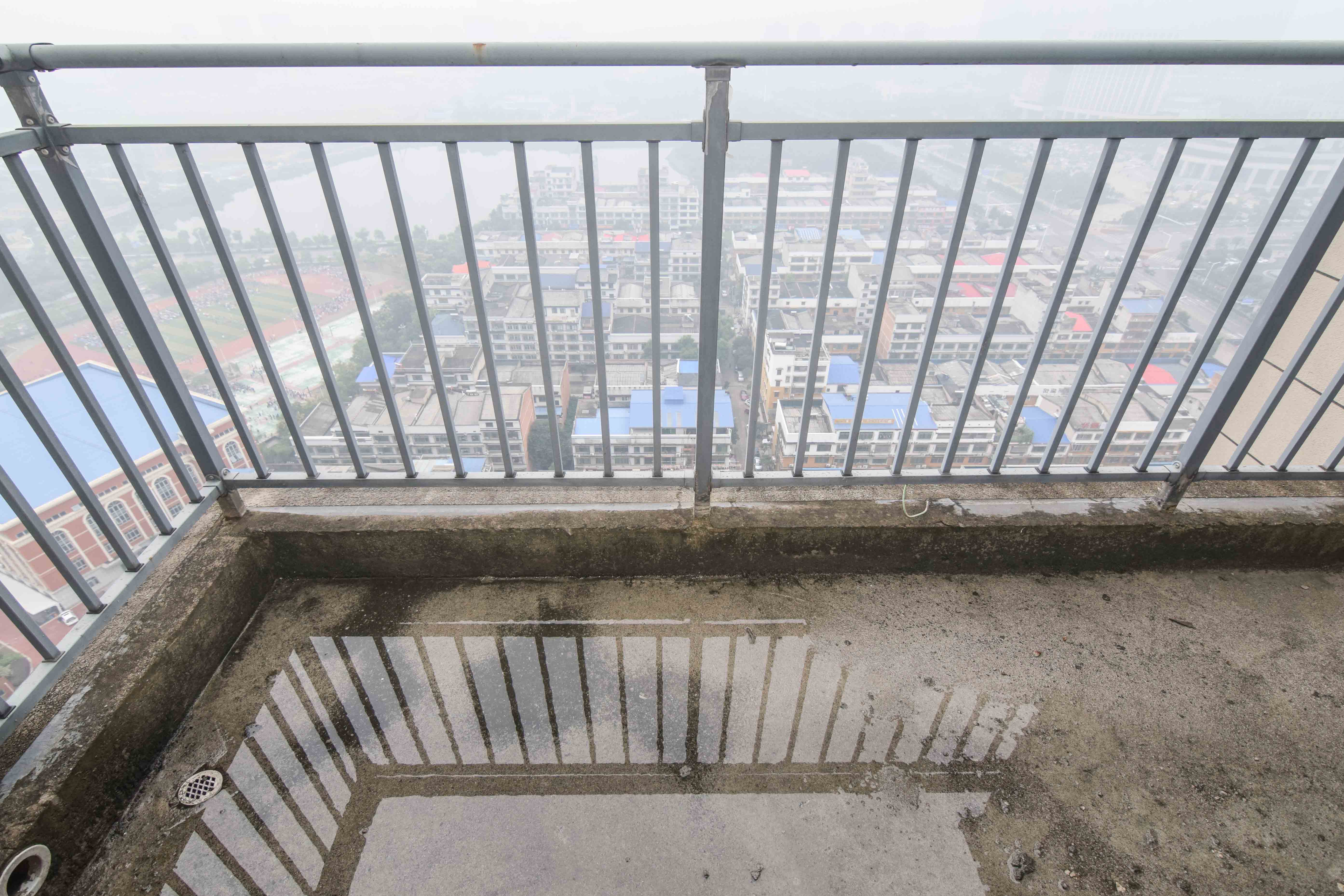 联诚雅郡  6室2厅3卫   100.00万阳台