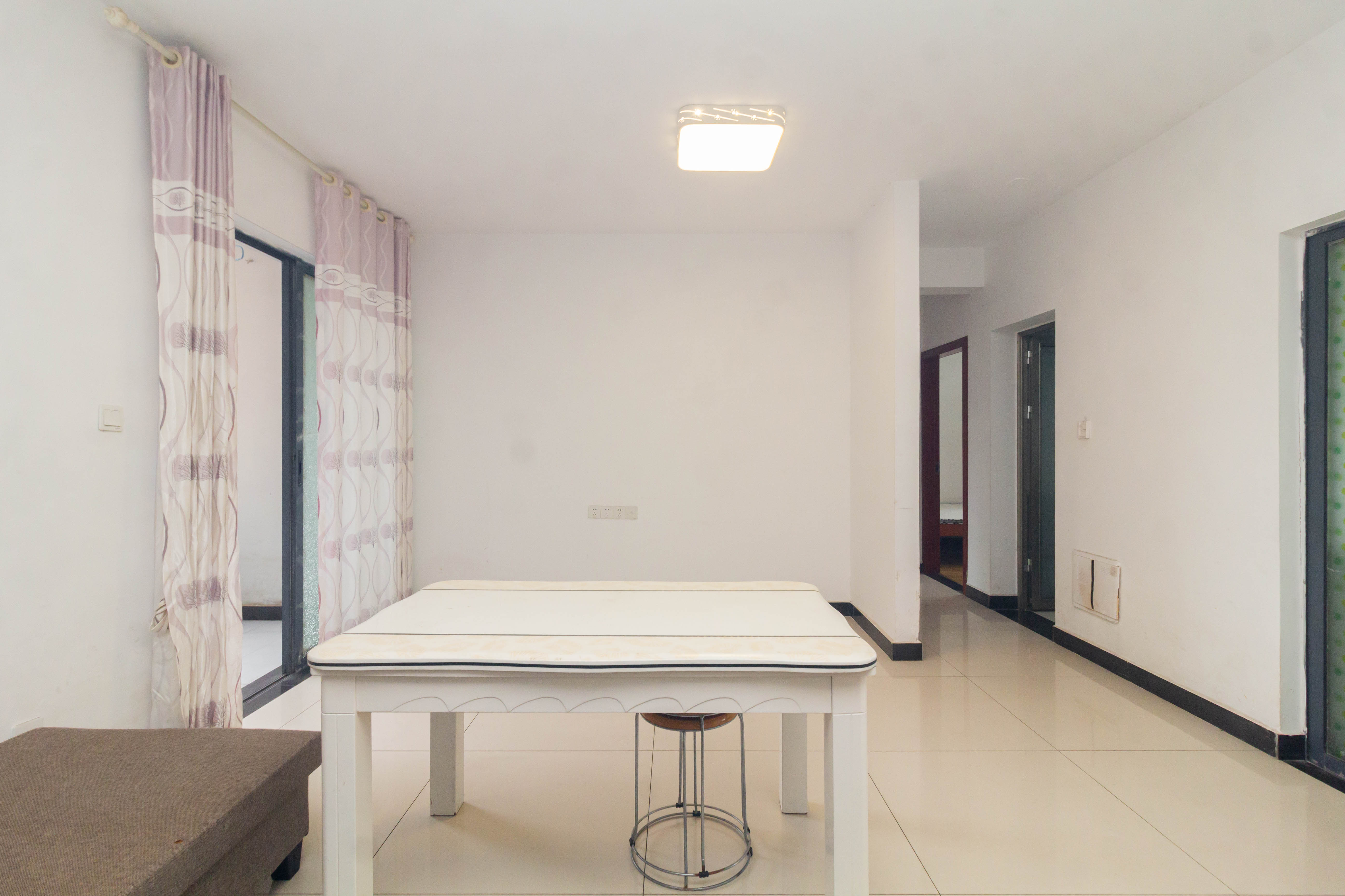 中国铁建国际城二期  3室2厅1卫    62.8万 中国铁建国际城二期  3室2厅1卫    62.8万客厅