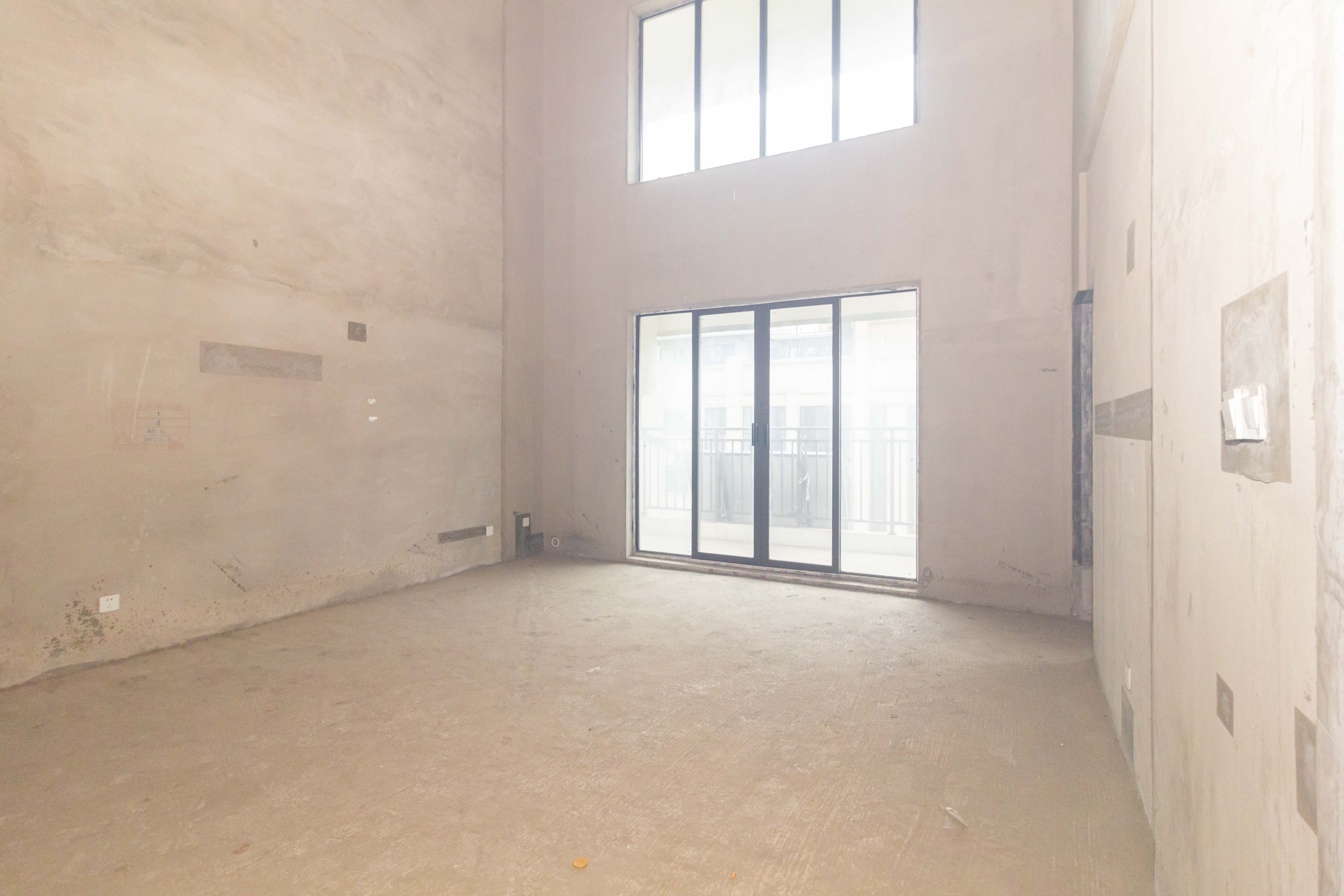 中交中央公园D3区 5室2厅4卫 365.0万 中交中央公园D3区 5室2厅4卫 365.0万客厅