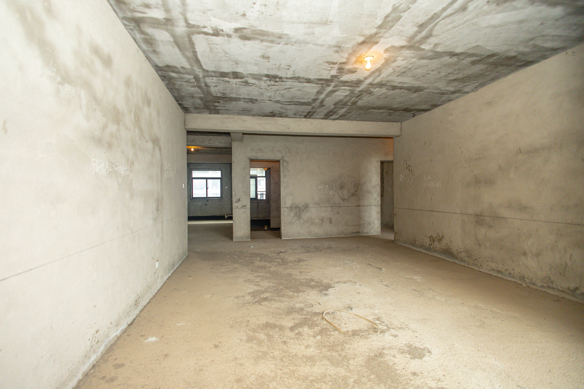 星电恬园  4室2厅2卫    96.0万 星电恬园  4室2厅2卫    96.0万客厅