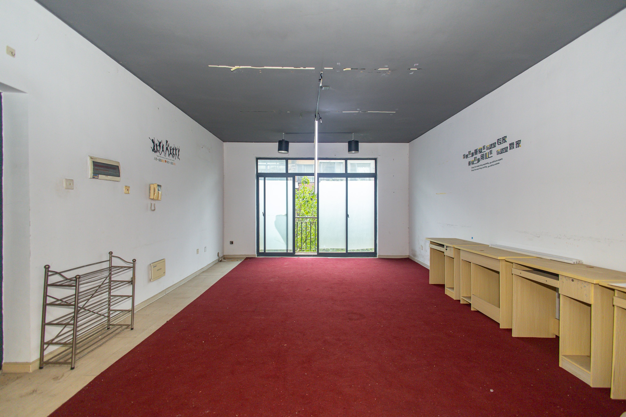 美林水郡  4室2厅1卫    150.0万 美林水郡  4室2厅1卫    150.0万客厅