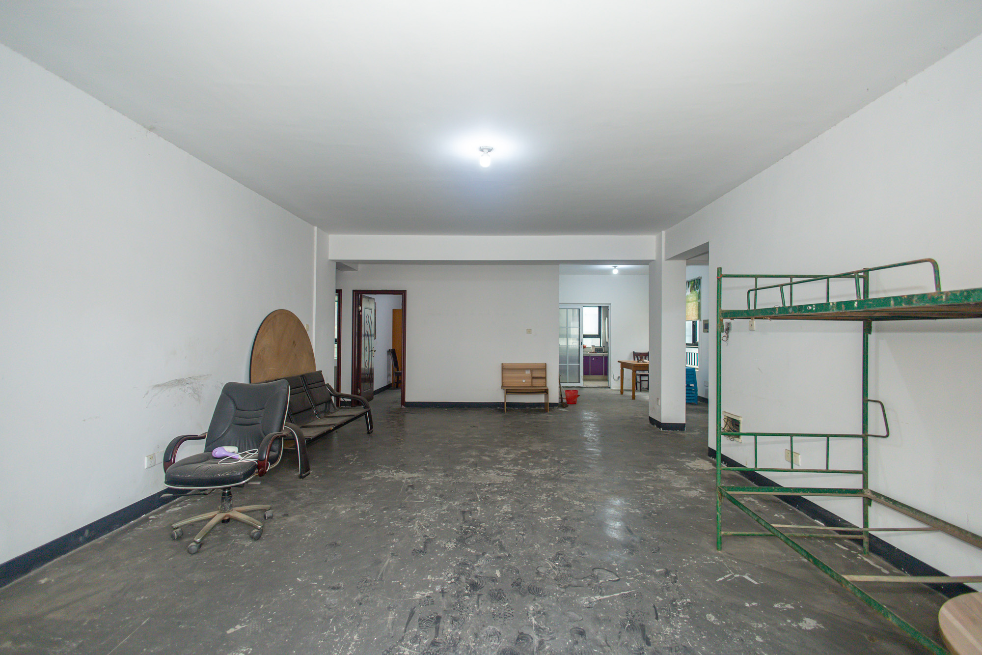 美林水郡  4室2厅2卫    120.0万 美林水郡  4室2厅2卫    120.0万客厅