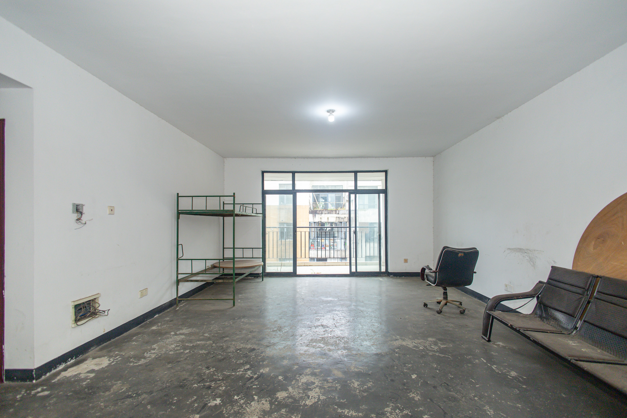 美林水郡  4室2厅2卫    120.0万 美林水郡  4室2厅2卫    120.0万客厅