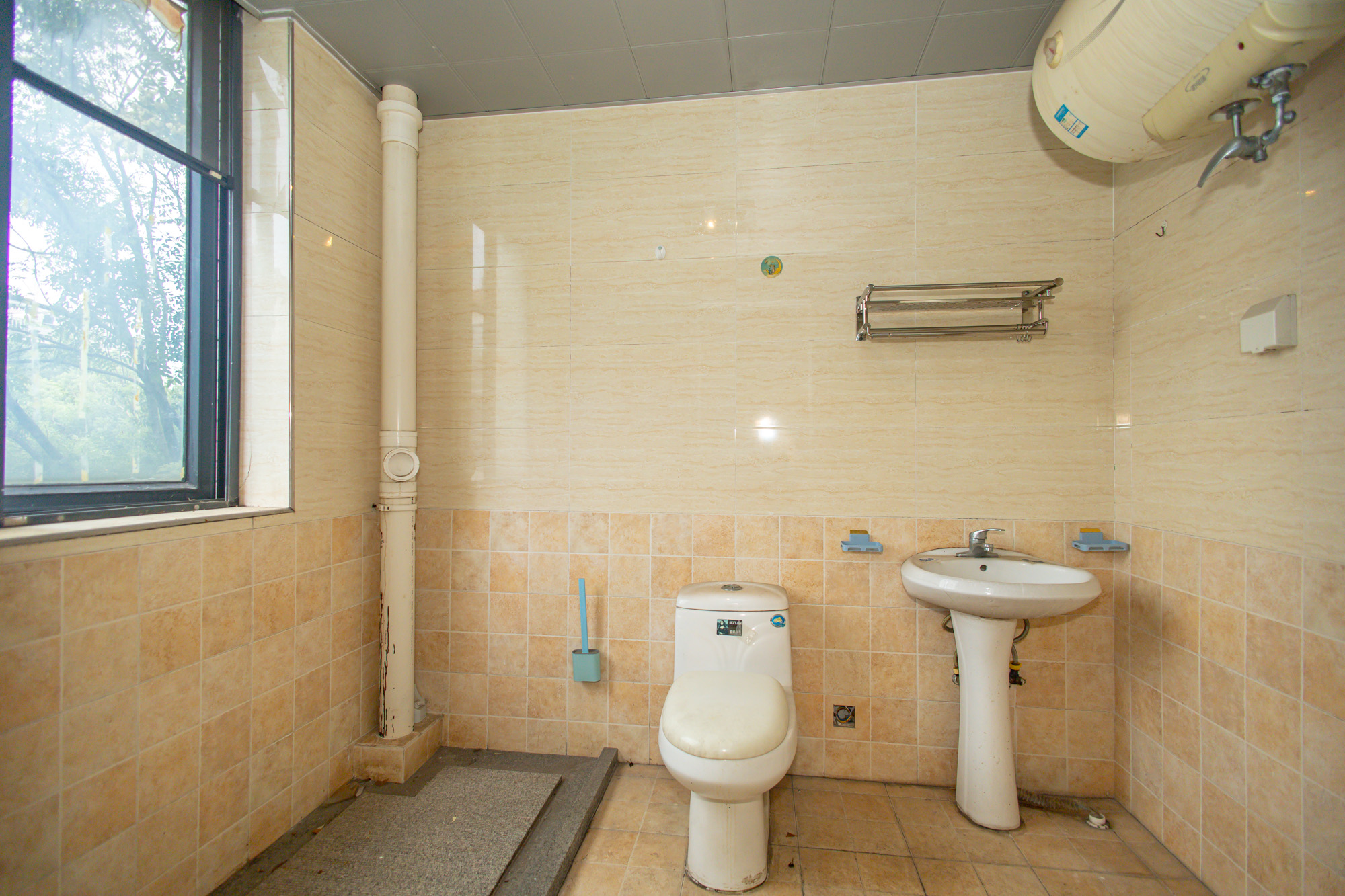 美林水郡  4室2厅2卫    120.0万 美林水郡  4室2厅2卫    120.0万卫生间