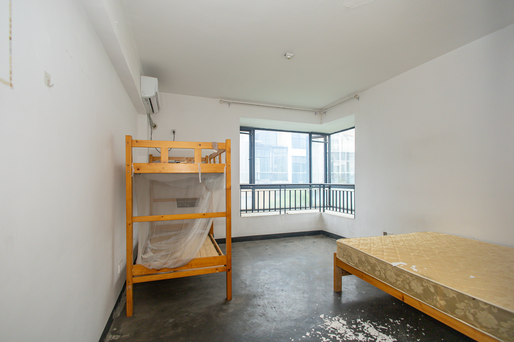 美林水郡  4室2厅2卫    120.0万 美林水郡  4室2厅2卫    120.0万卧室