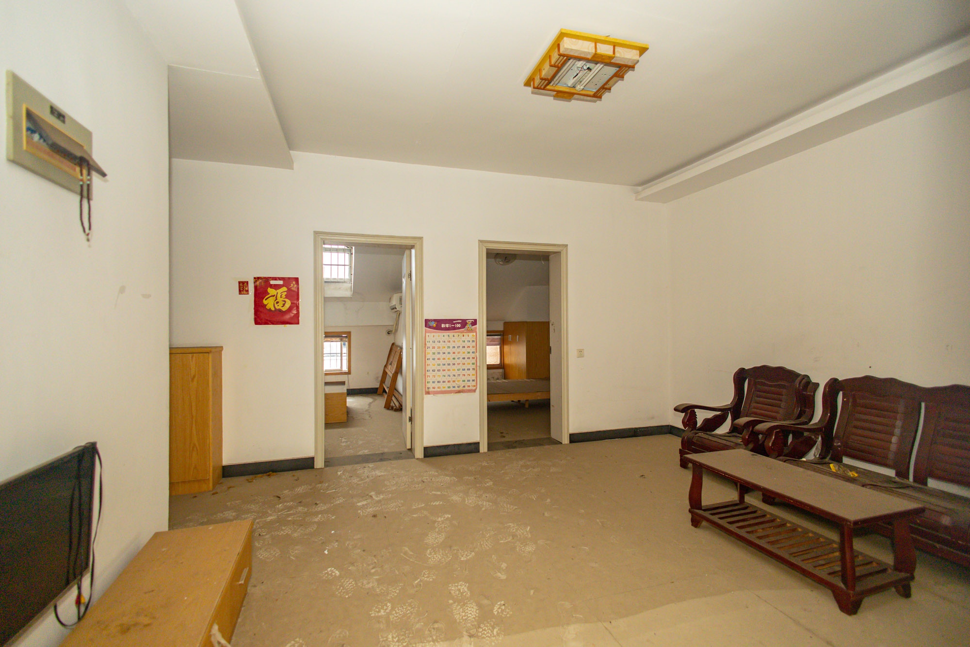 湘绣城  2室2厅1卫    25.0万 湘绣城  2室2厅1卫    25.0万客厅