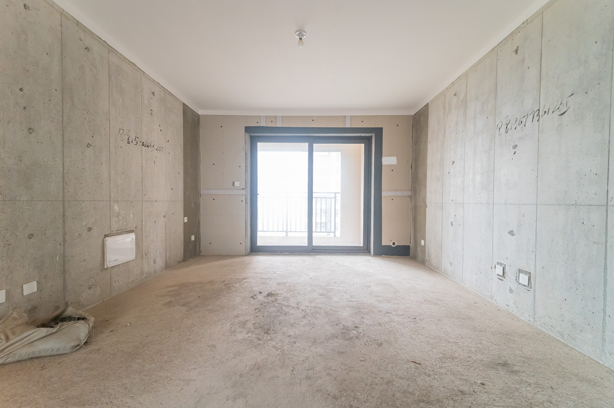 旭辉美的东樾城  4室2厅1卫    119.0万 旭辉美的东樾城  4室2厅1卫    119.0万客厅