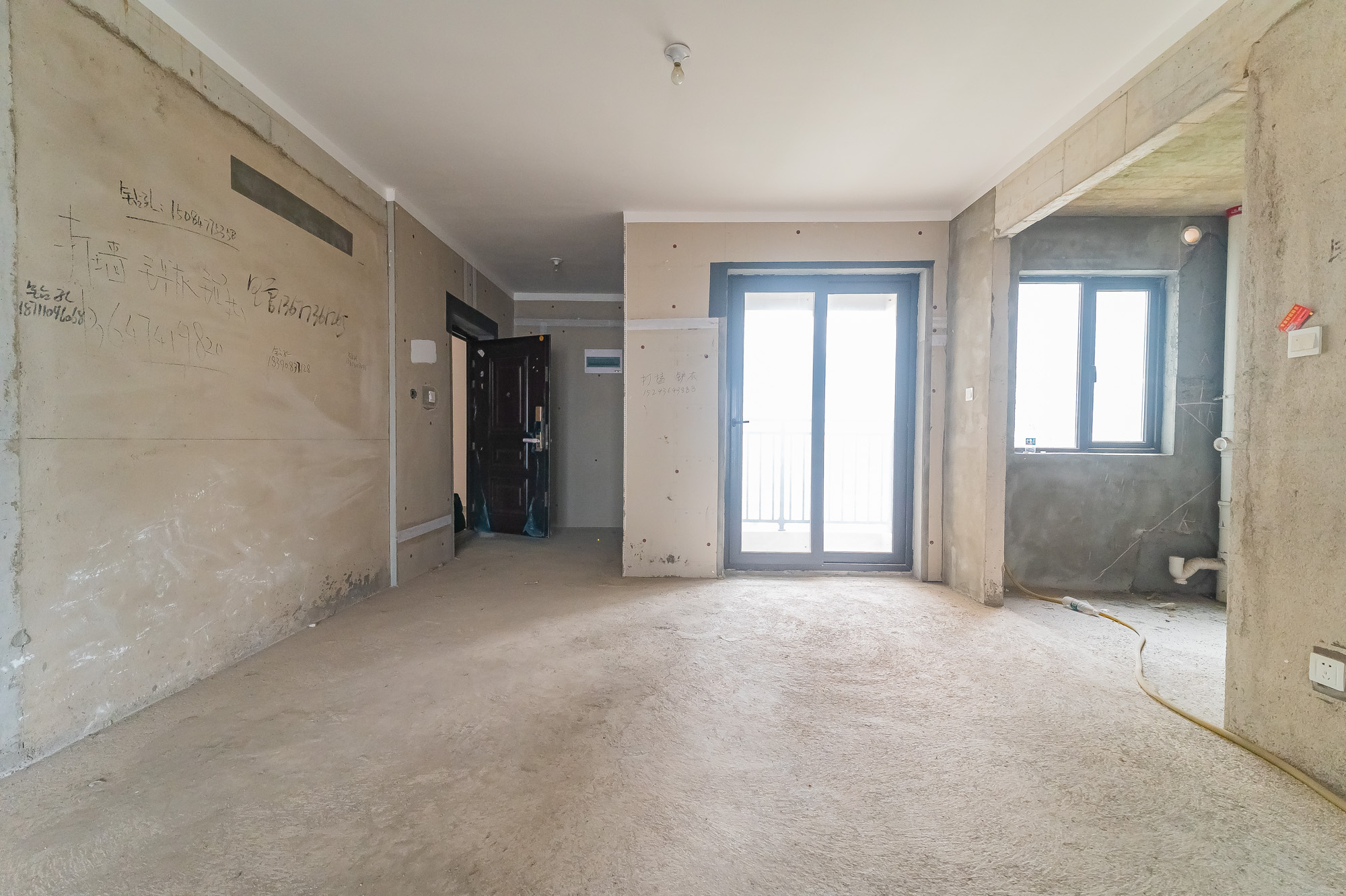 旭辉美的东樾城  4室2厅1卫    119.0万 旭辉美的东樾城  4室2厅1卫    119.0万客厅