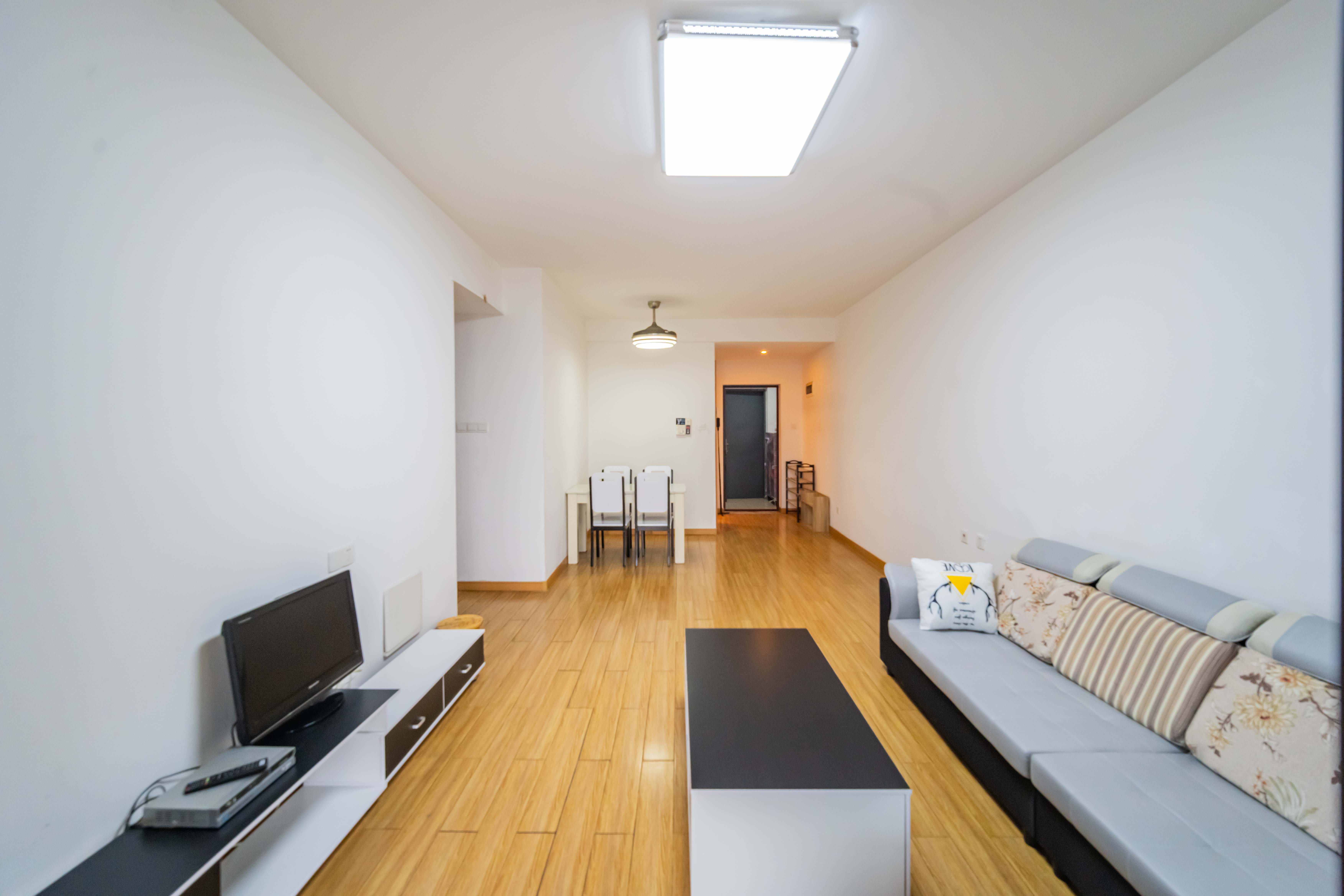 旭辉国际广场(永升商业广场) 3室2厅2卫 108.0万 旭辉国际广场(永升商业广场) 3室2厅2卫 108.0万客厅